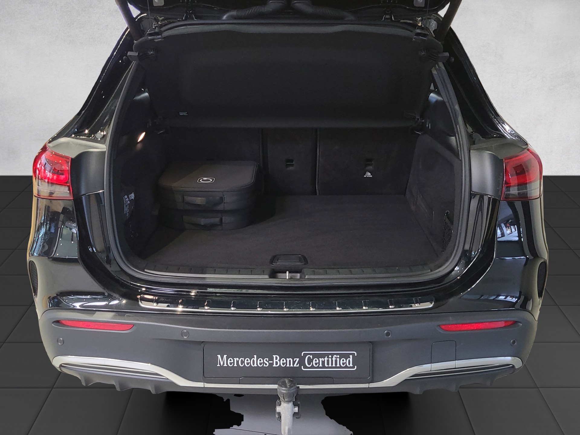 MERCEDES-BENZ EQA 300 AMG Line 4Matic-image-13