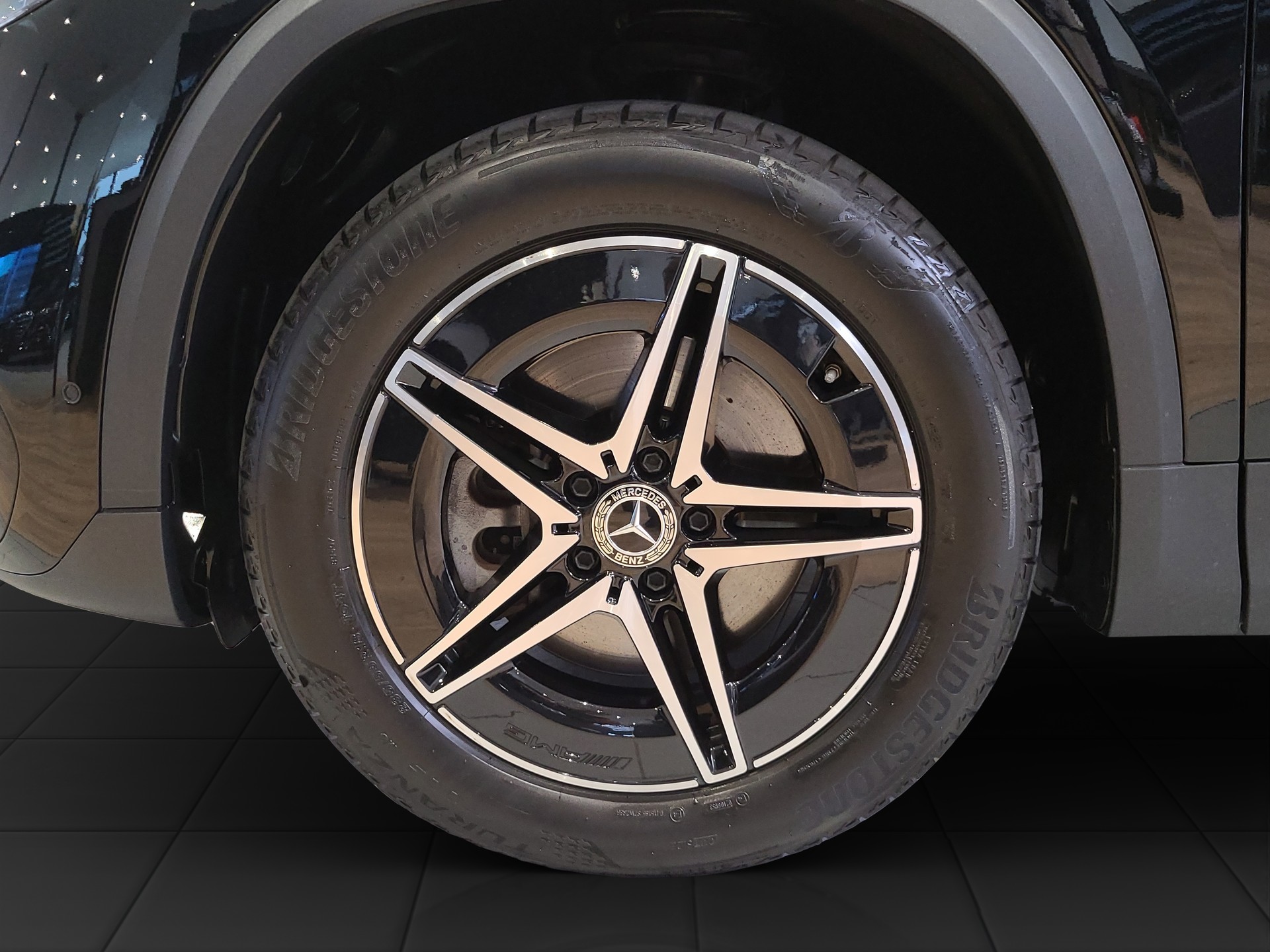 MERCEDES-BENZ EQA 300 AMG Line 4Matic-image-9