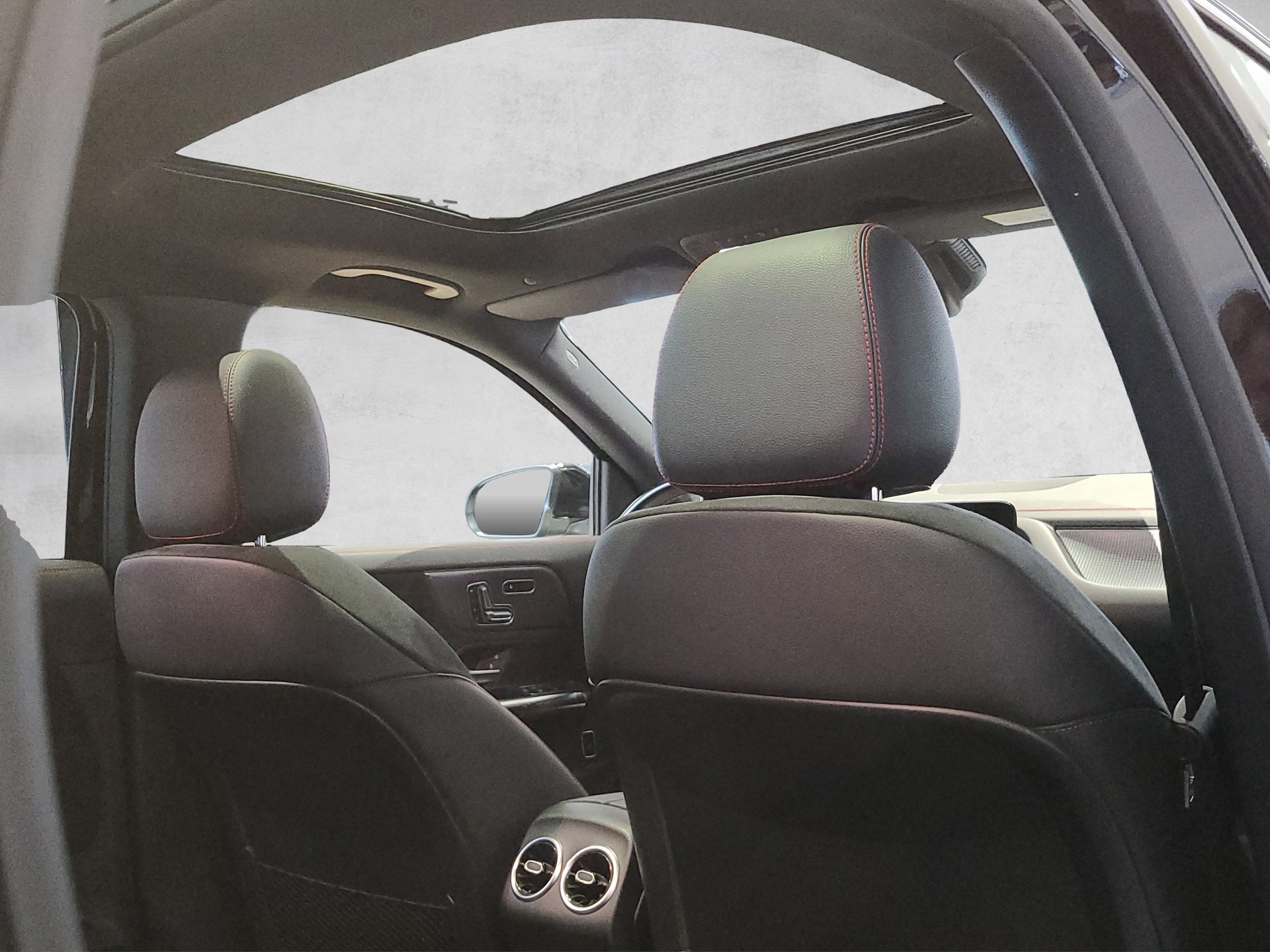 MERCEDES-BENZ EQA 300 AMG Line 4Matic-image-14