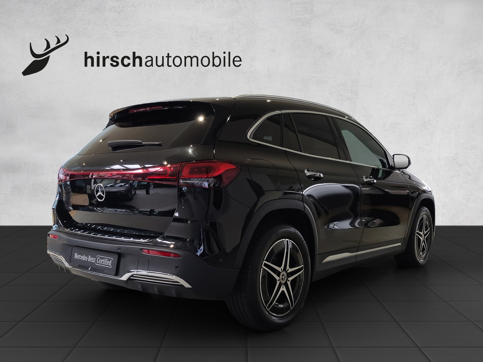 MERCEDES-BENZ EQA 300 AMG Line 4Matic-image-3