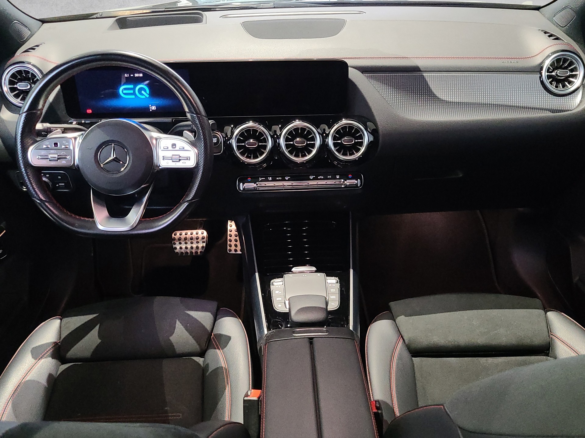 MERCEDES-BENZ EQA 300 AMG Line 4Matic-image-11