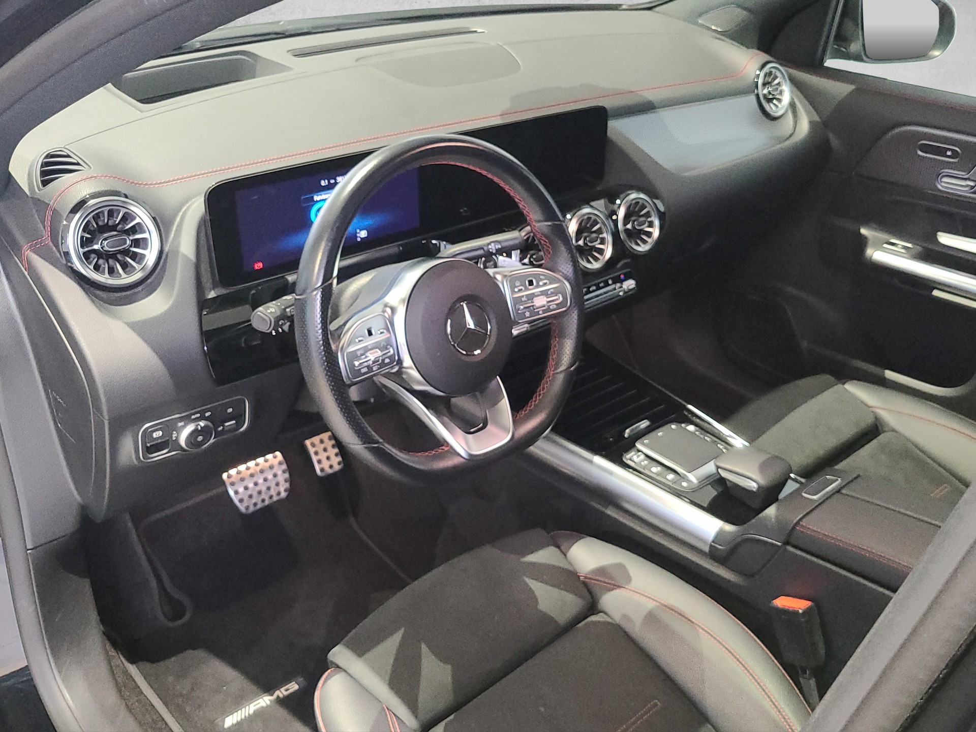 MERCEDES-BENZ EQA 300 AMG Line 4Matic-image-6