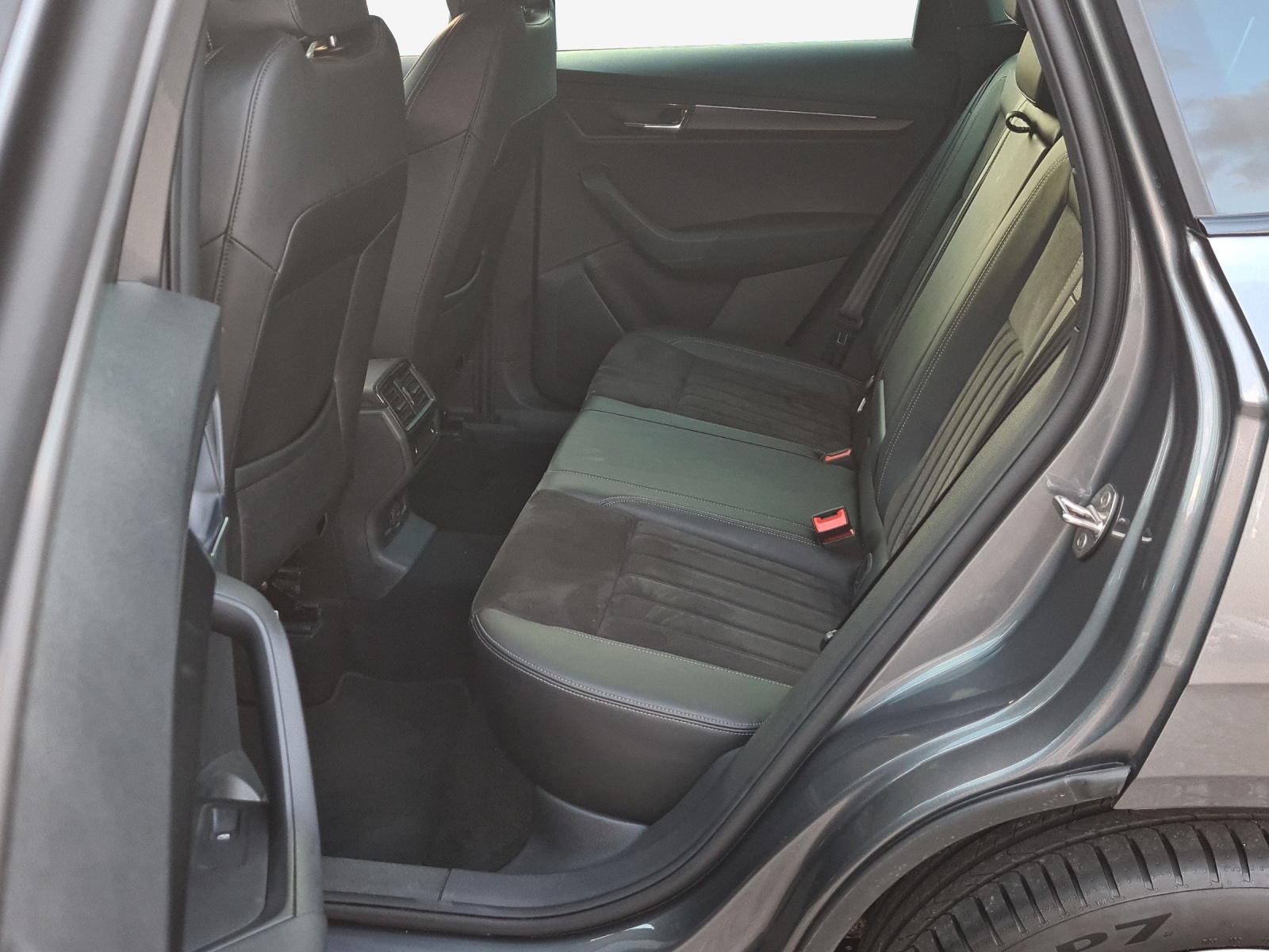 SKODA Karoq 2.0 TSI SportLine 4x4 DSG-image-11