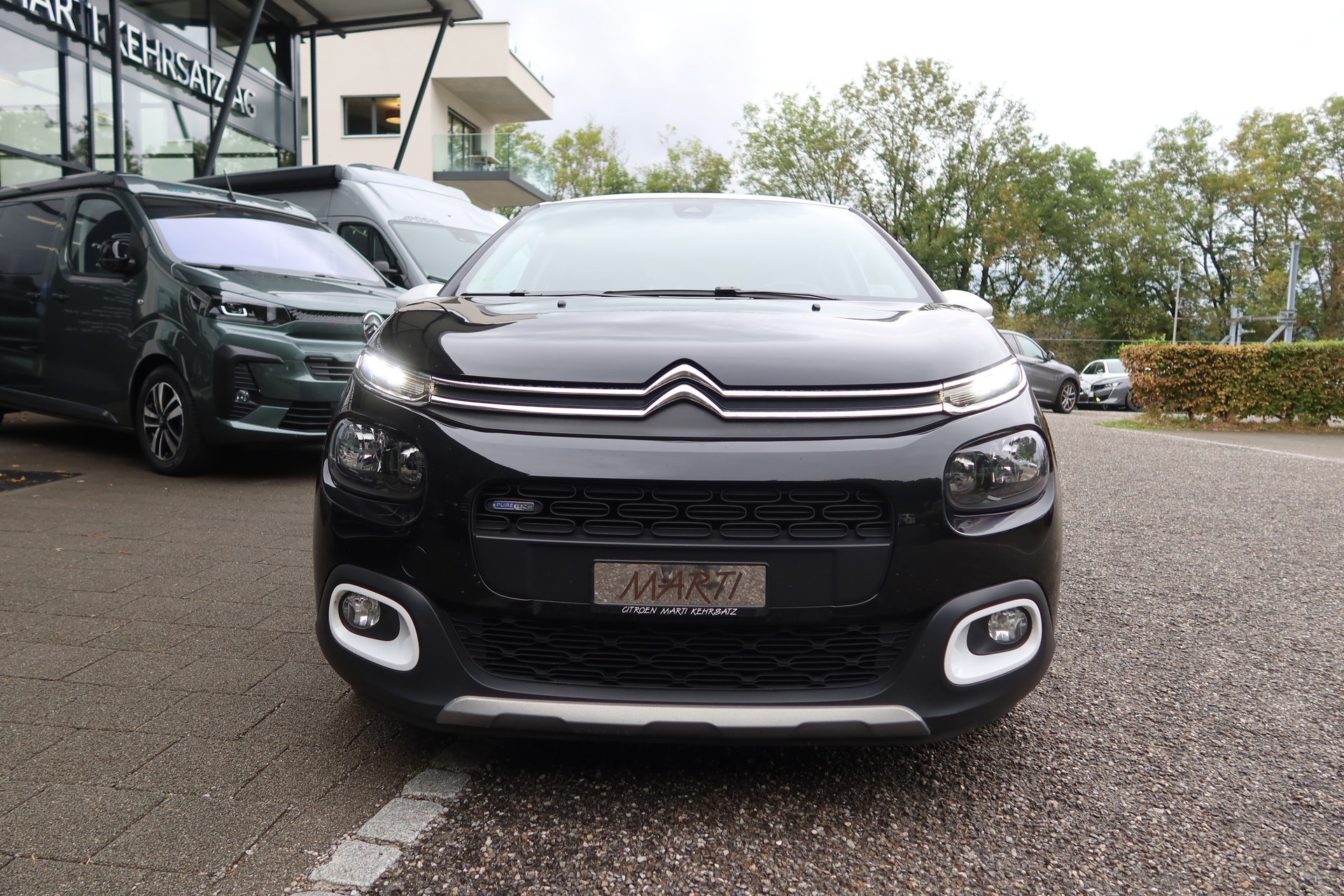 CITROEN C3 1.2i PureTech Shine-image-2