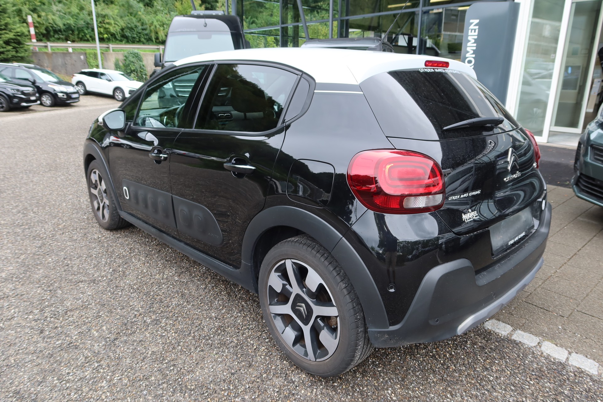 CITROEN C3 1.2i PureTech Shine-image-3