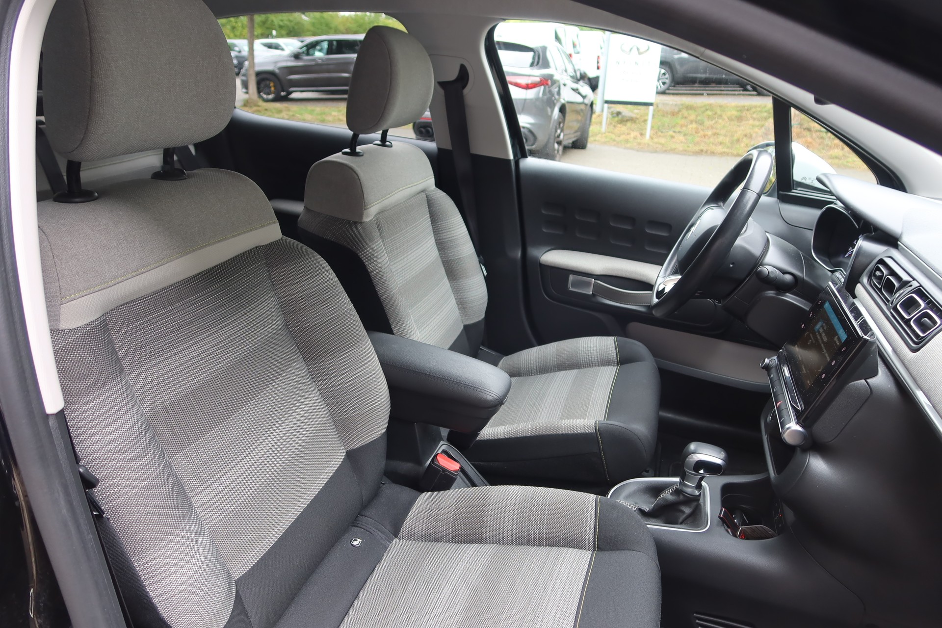 CITROEN C3 1.2i PureTech Shine-image-8