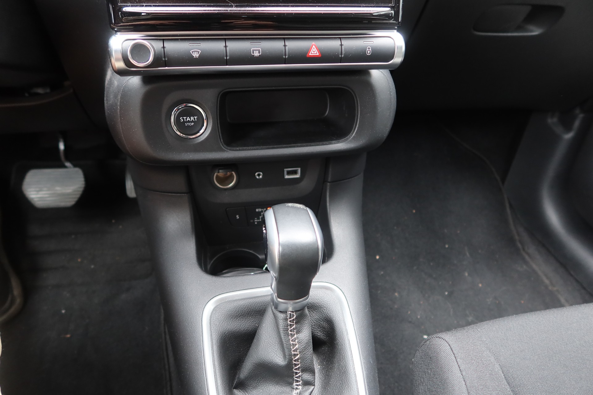 CITROEN C3 1.2i PureTech Shine-image-12