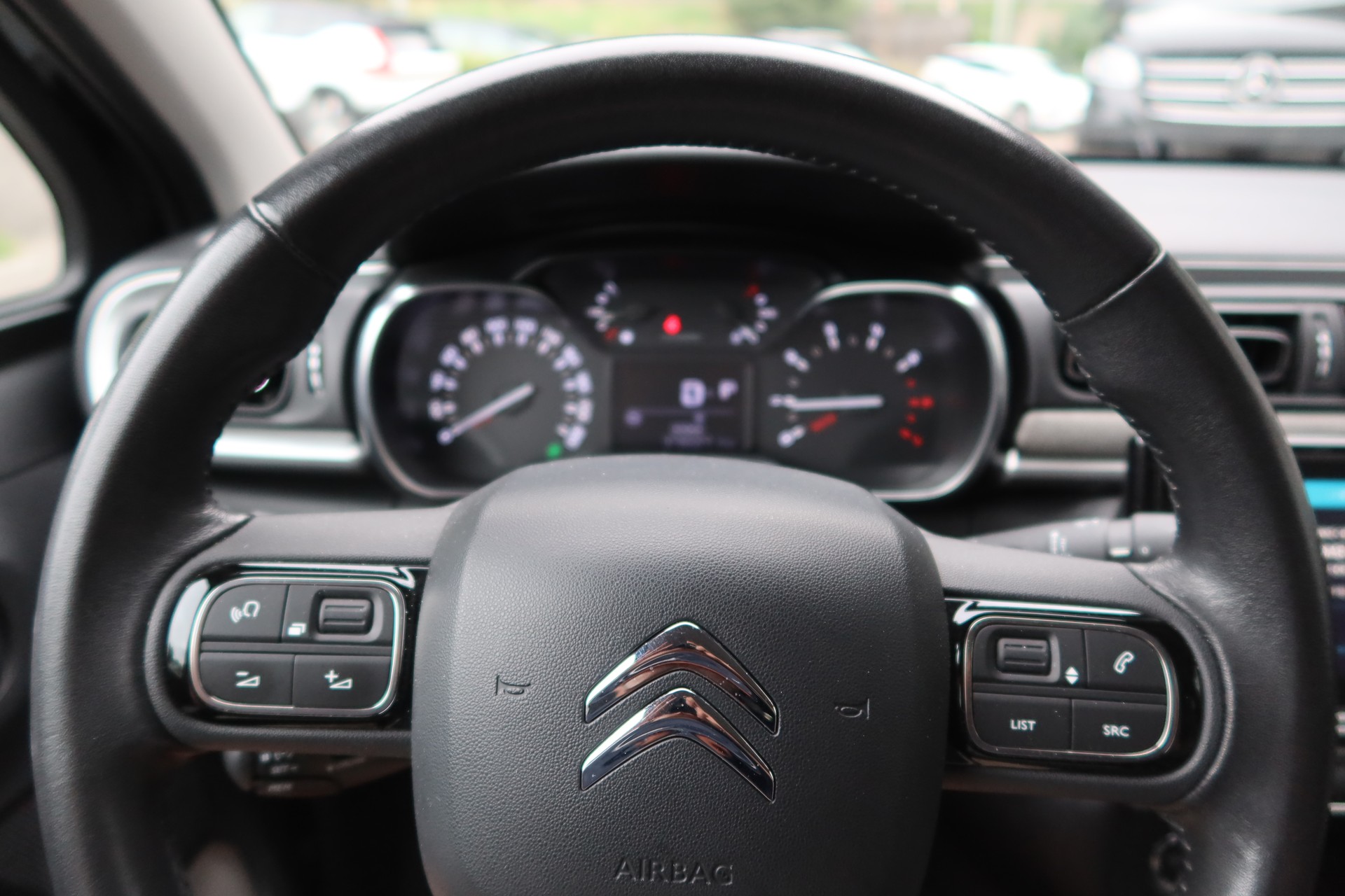 CITROEN C3 1.2i PureTech Shine-image-11