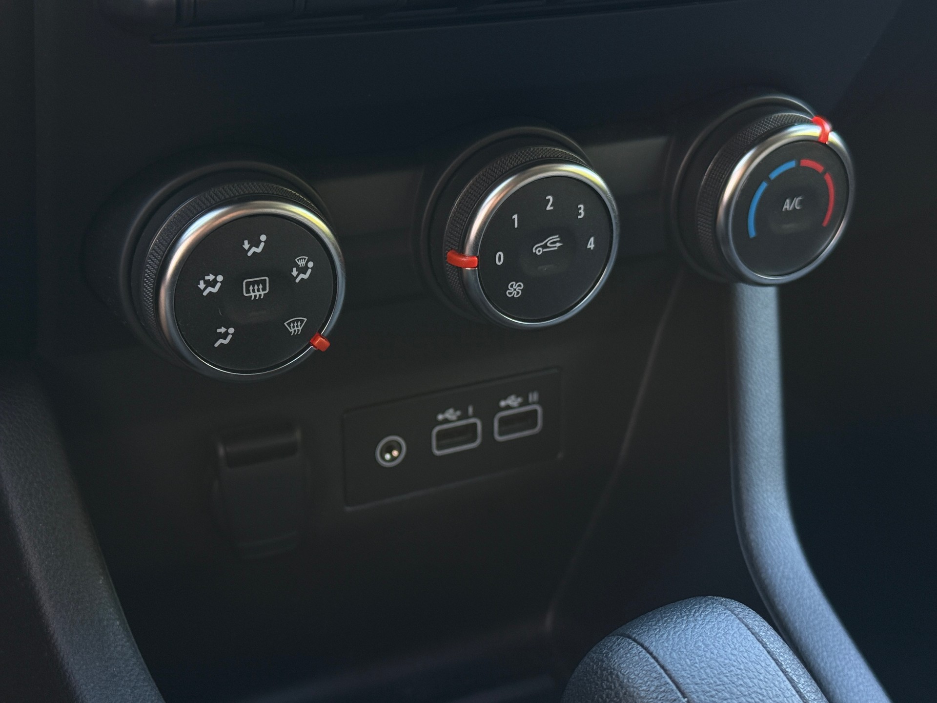 RENAULT Clio 1.0 Evolution X-Tronic / Werksgarantie-image-23