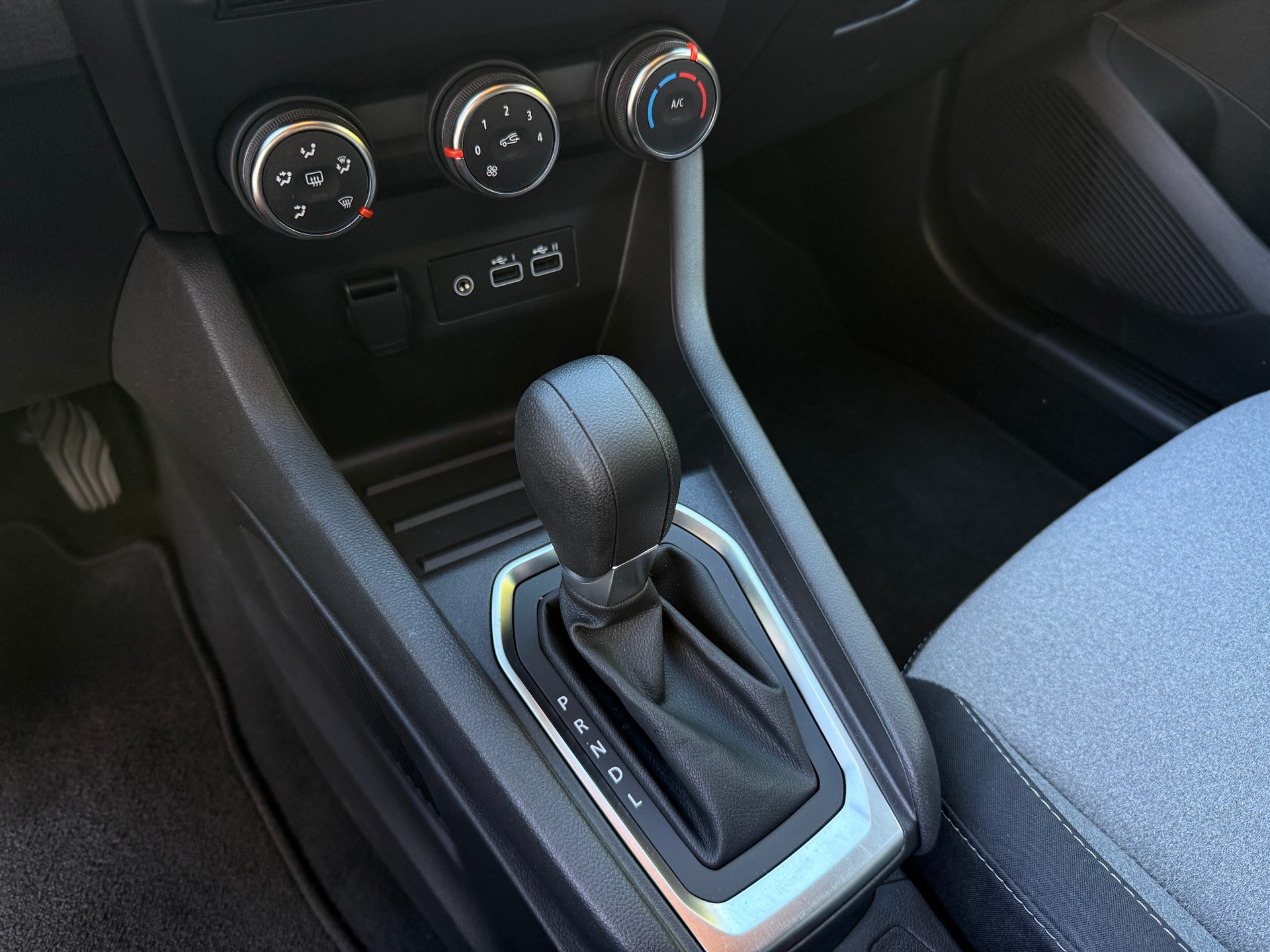 RENAULT Clio 1.0 Evolution X-Tronic / Werksgarantie-image-22