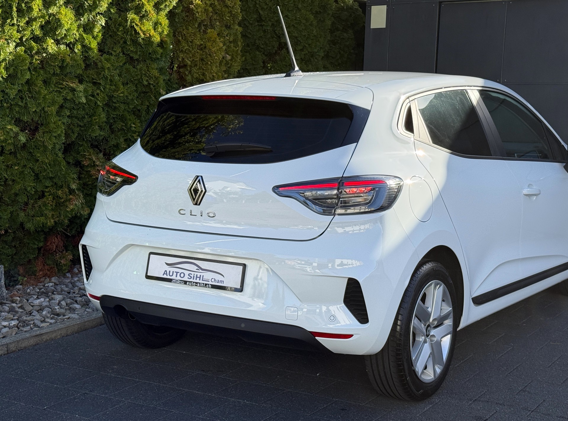 RENAULT Clio 1.0 Evolution X-Tronic / Werksgarantie-image-12