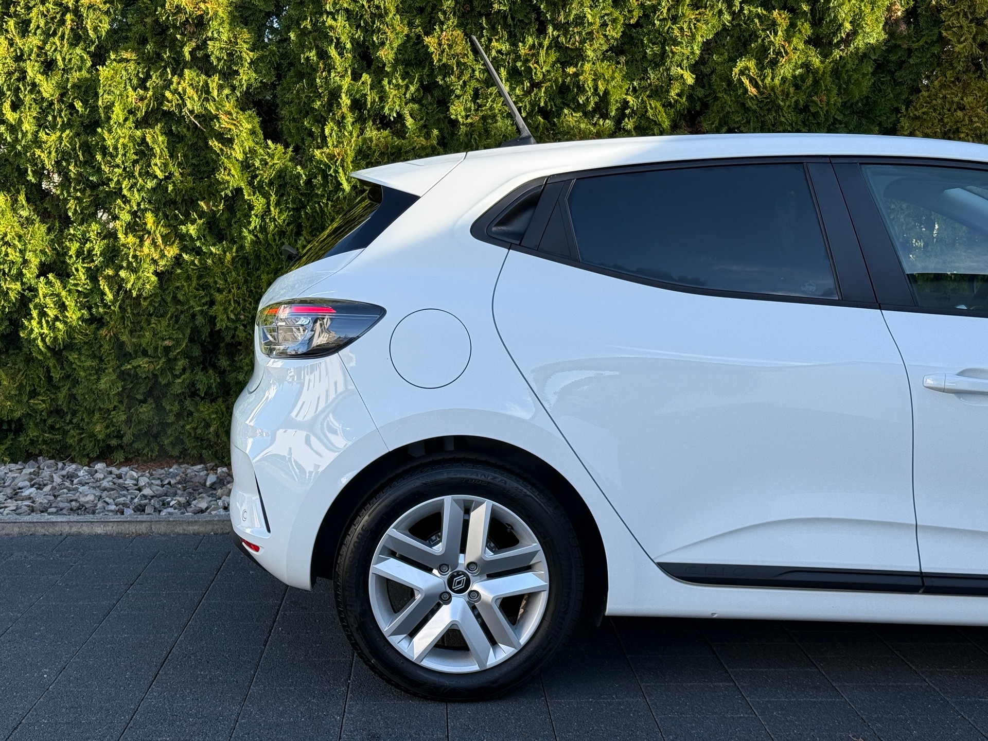 RENAULT Clio 1.0 Evolution X-Tronic / Werksgarantie-image-11