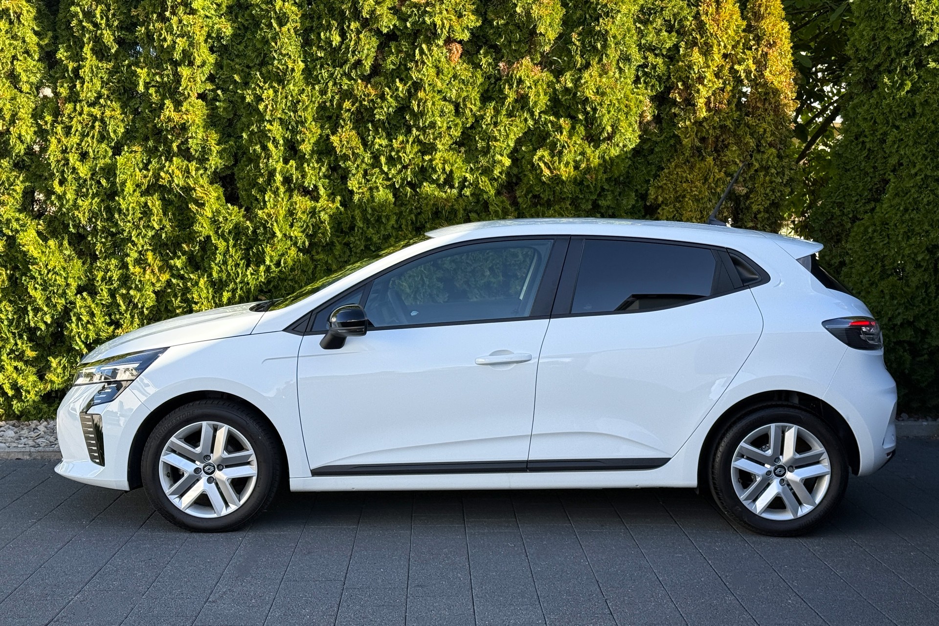 RENAULT Clio 1.0 Evolution X-Tronic / Werksgarantie-image-5