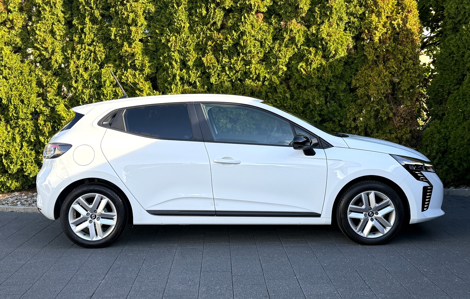 RENAULT Clio 1.0 Evolution X-Tronic / Werksgarantie-image-10