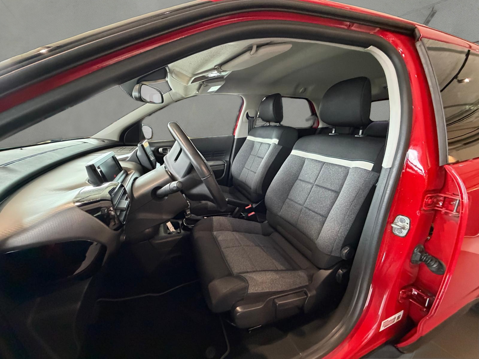 CITROEN C4 Cactus 1.2 Pure Tech Shine EAT6-image-5