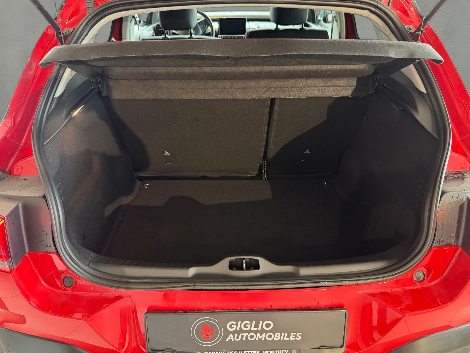 CITROEN C4 Cactus 1.2 Pure Tech Shine EAT6-image-2