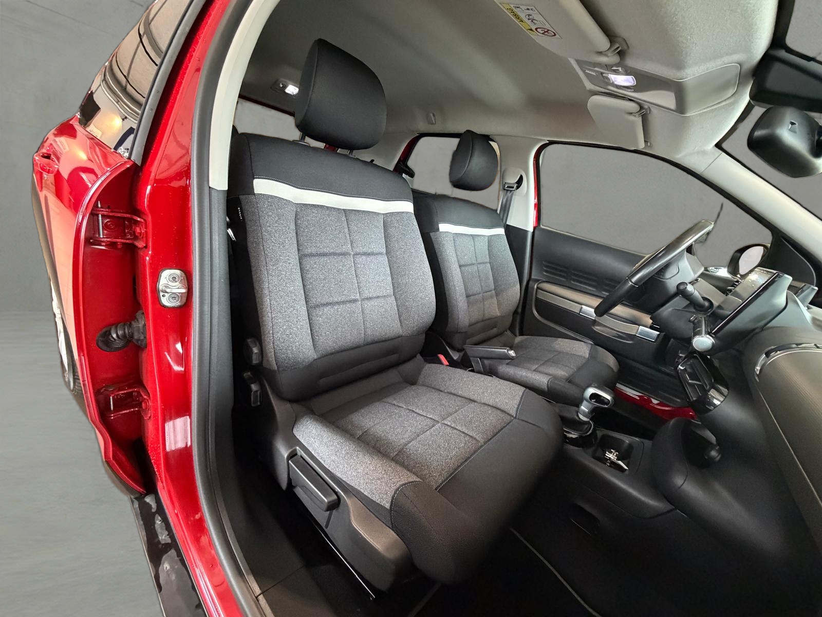 CITROEN C4 Cactus 1.2 Pure Tech Shine EAT6-image-8