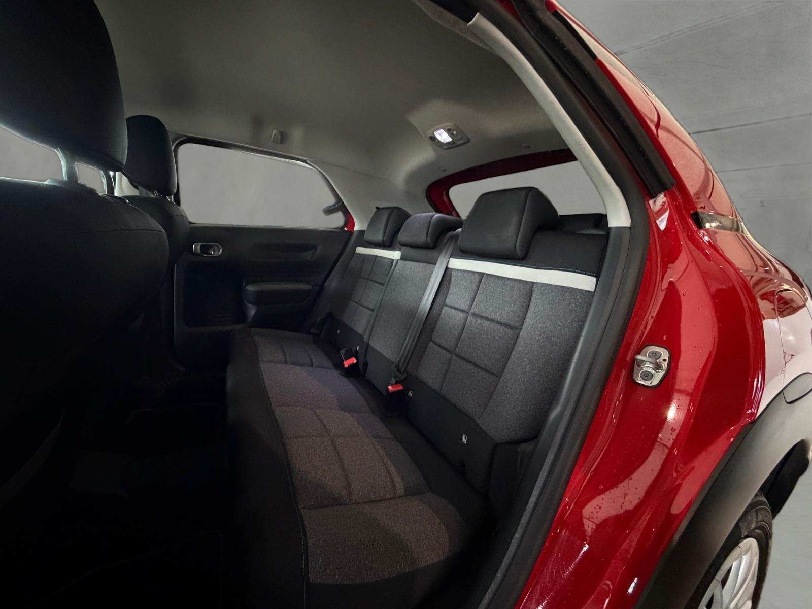 CITROEN C4 Cactus 1.2 Pure Tech Shine EAT6-image-6