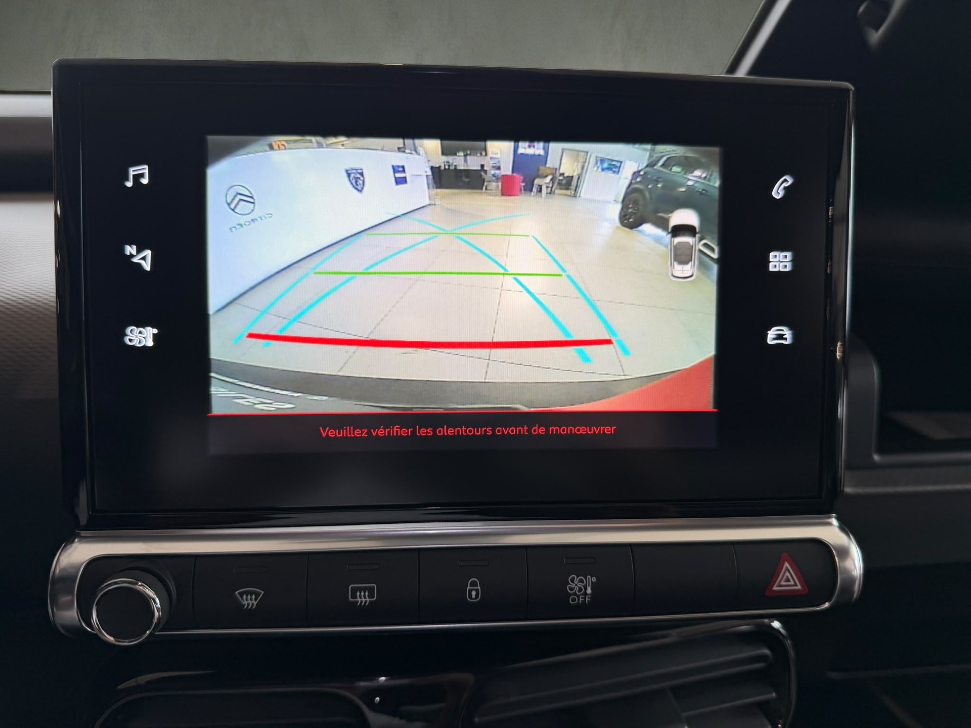 CITROEN C4 Cactus 1.2 Pure Tech Shine EAT6-image-14