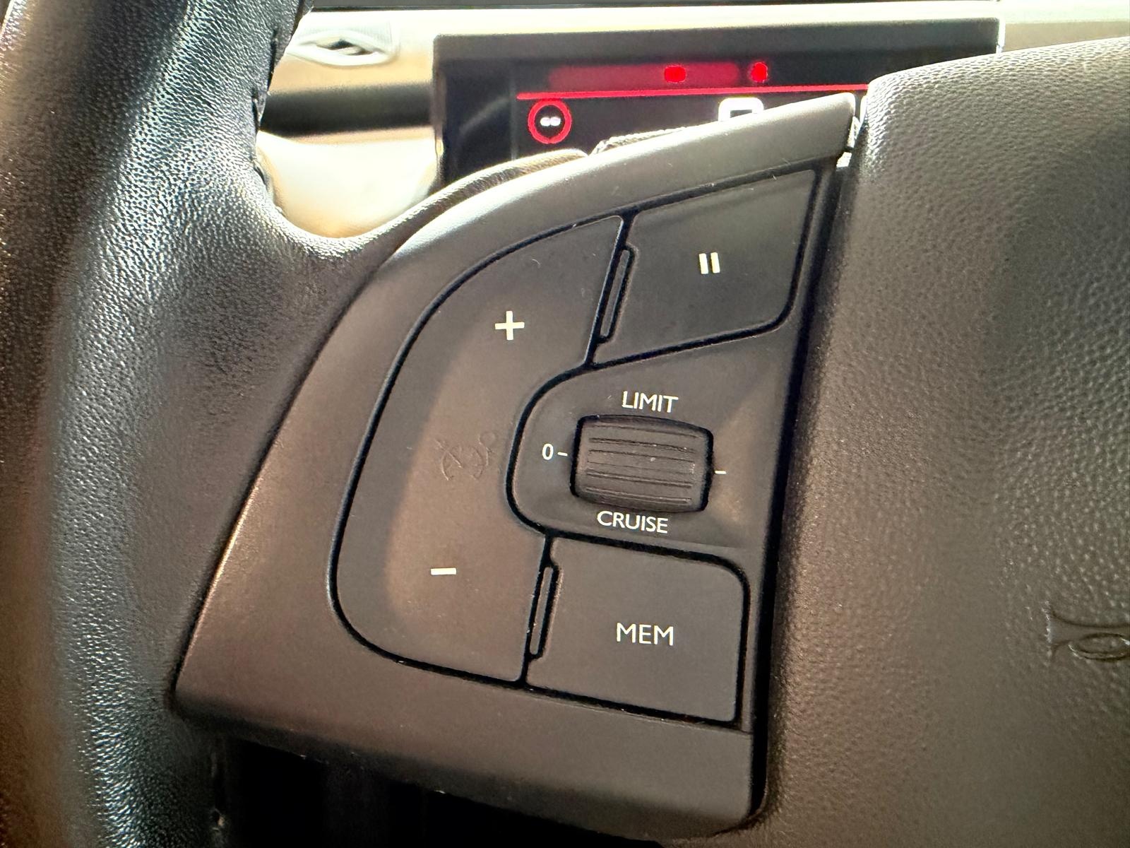 CITROEN C4 Cactus 1.2 Pure Tech Shine EAT6-image-12