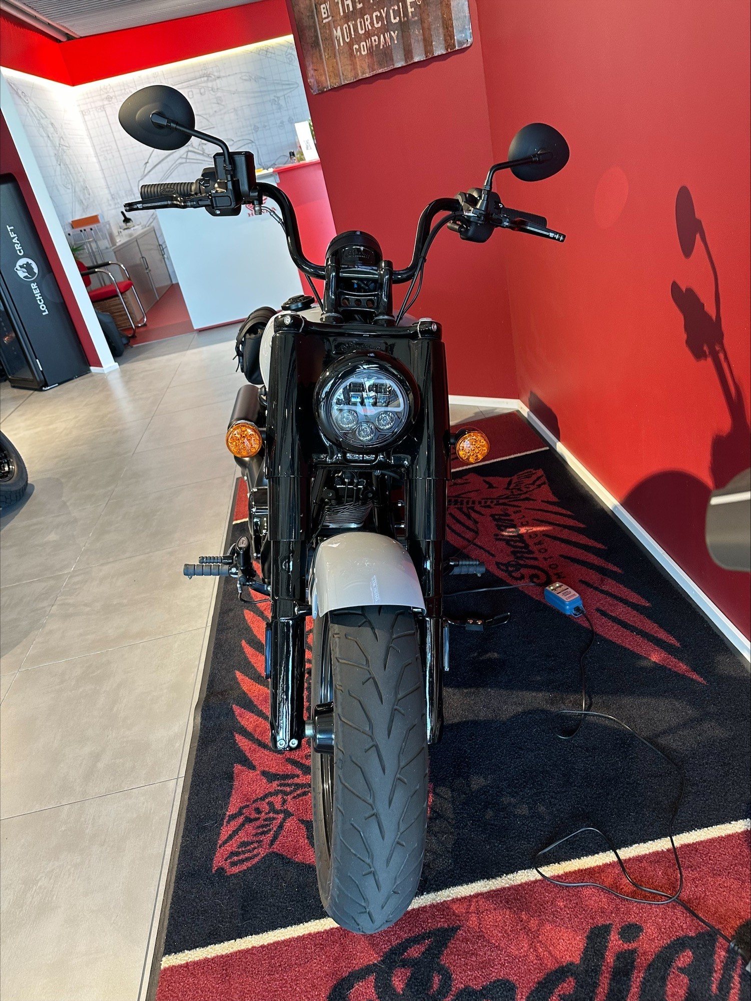 INDIAN Chief Bobber-showroom-element-2