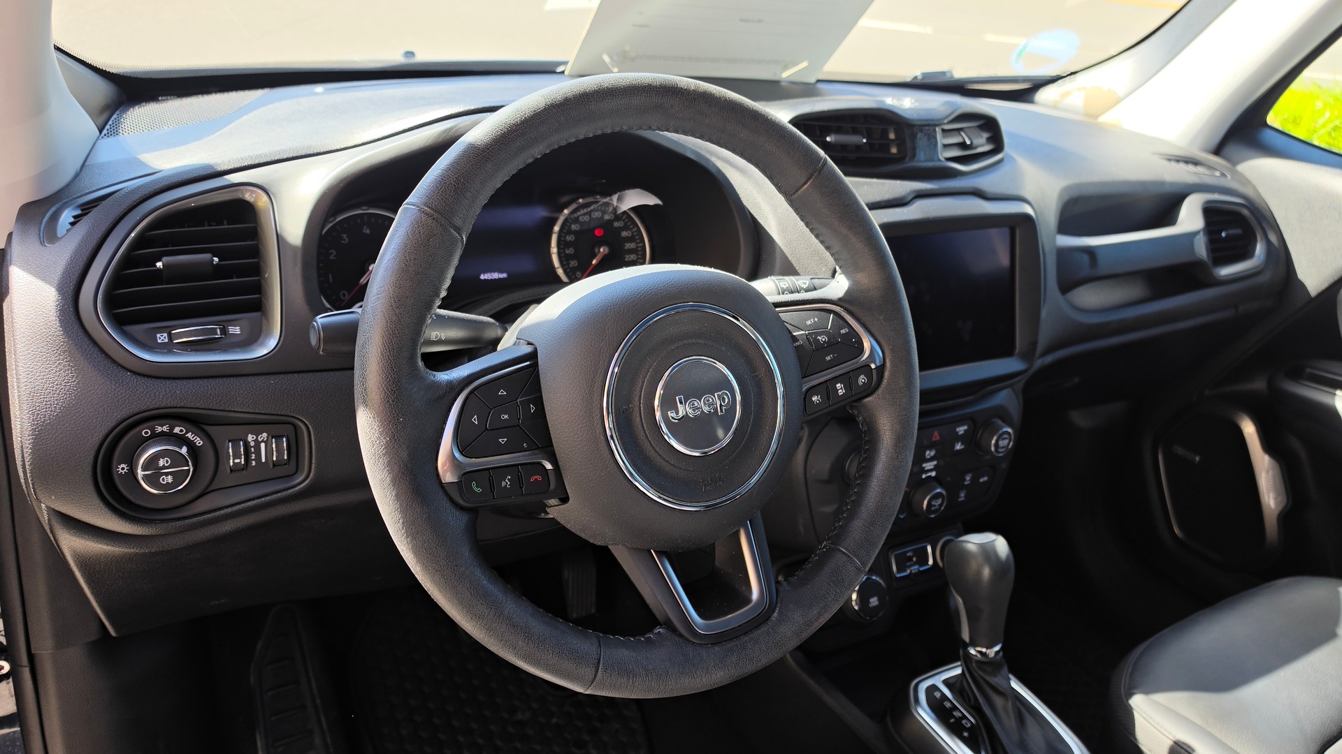 JEEP Renegade 1.3 Turbo Limited AWD-image-8