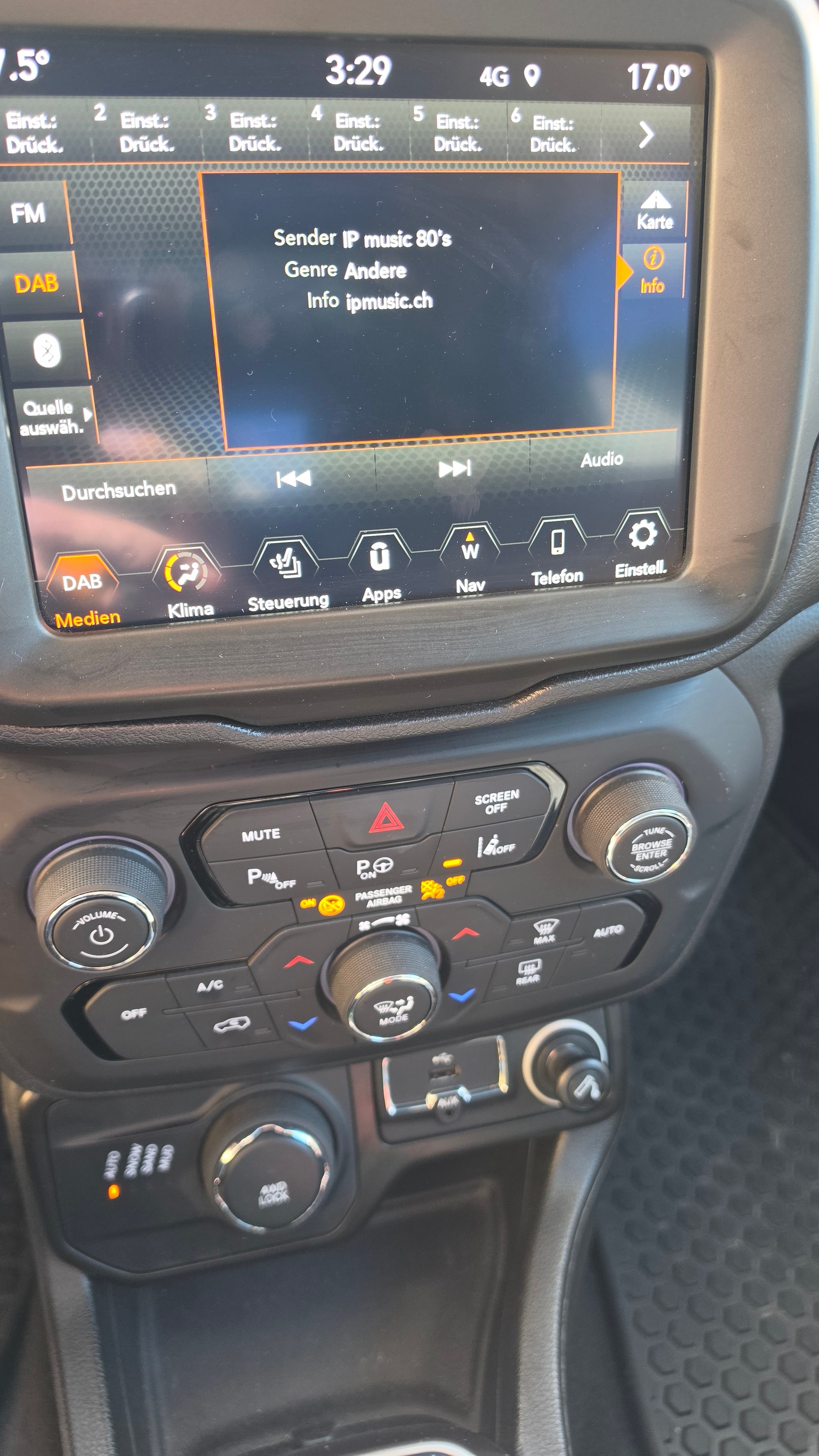 JEEP Renegade 1.3 Turbo Limited AWD-image-13