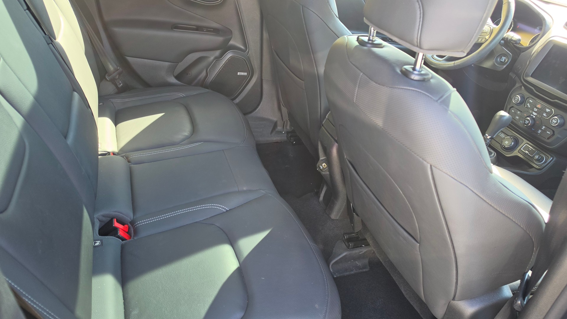 JEEP Renegade 1.3 Turbo Limited AWD-image-7