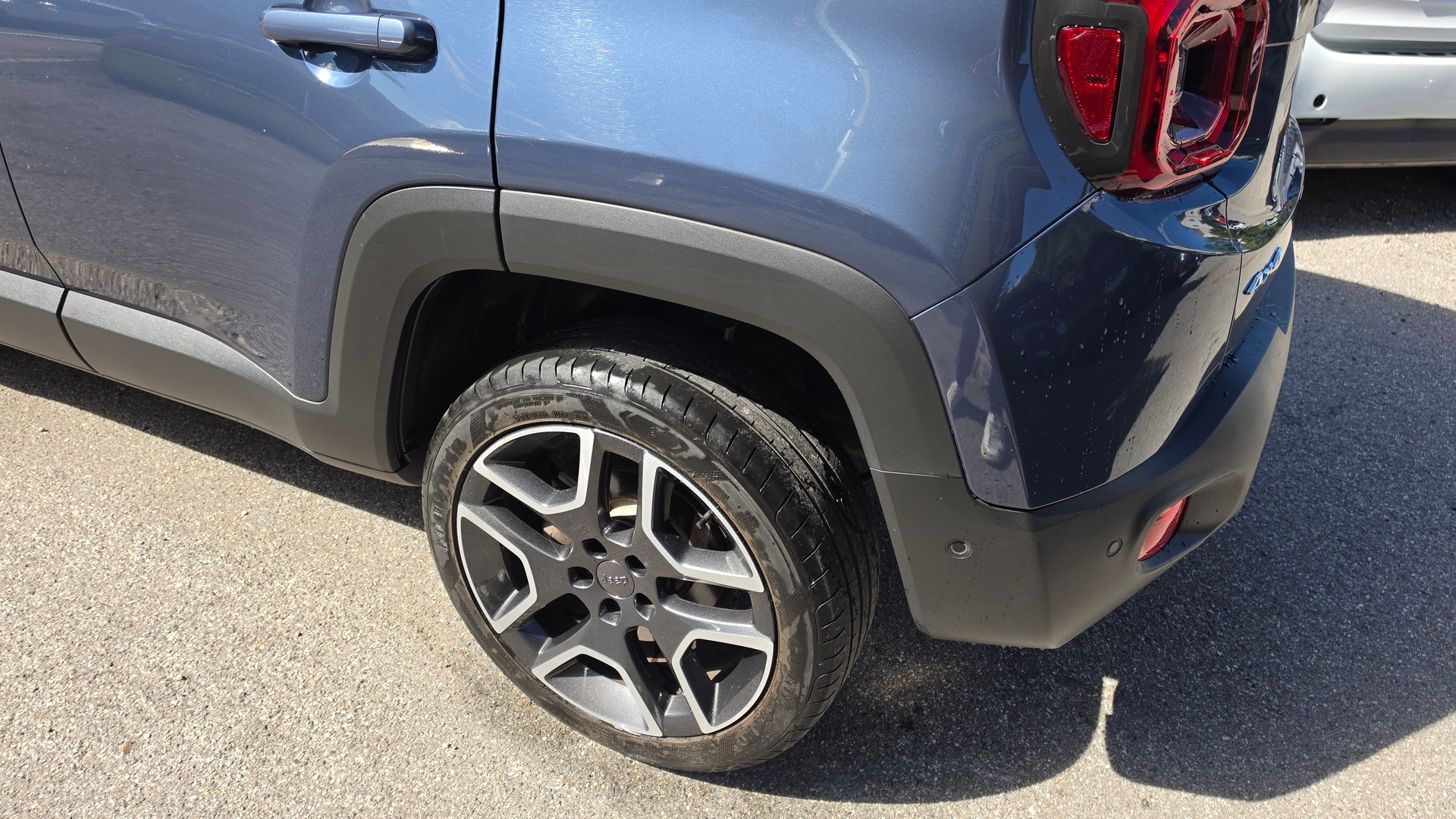 JEEP Renegade 1.3 Turbo Limited AWD-image-3