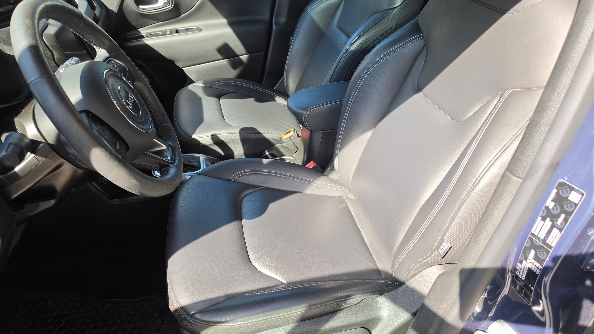 JEEP Renegade 1.3 Turbo Limited AWD-image-6