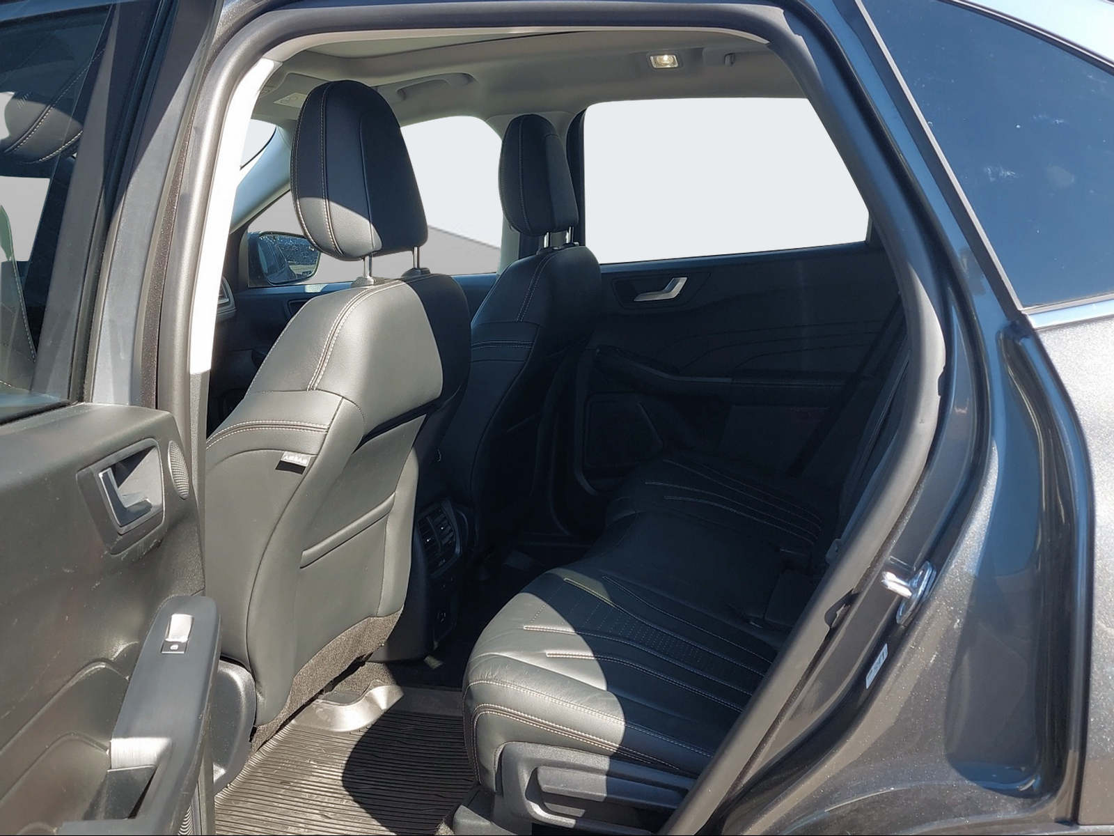 FORD Kuga 2.5 Plug-in Hybrid Vignale-image-11