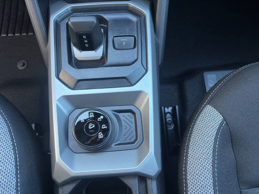 DACIA Duster 1.2 Hybrid Journey 4WD-image-13