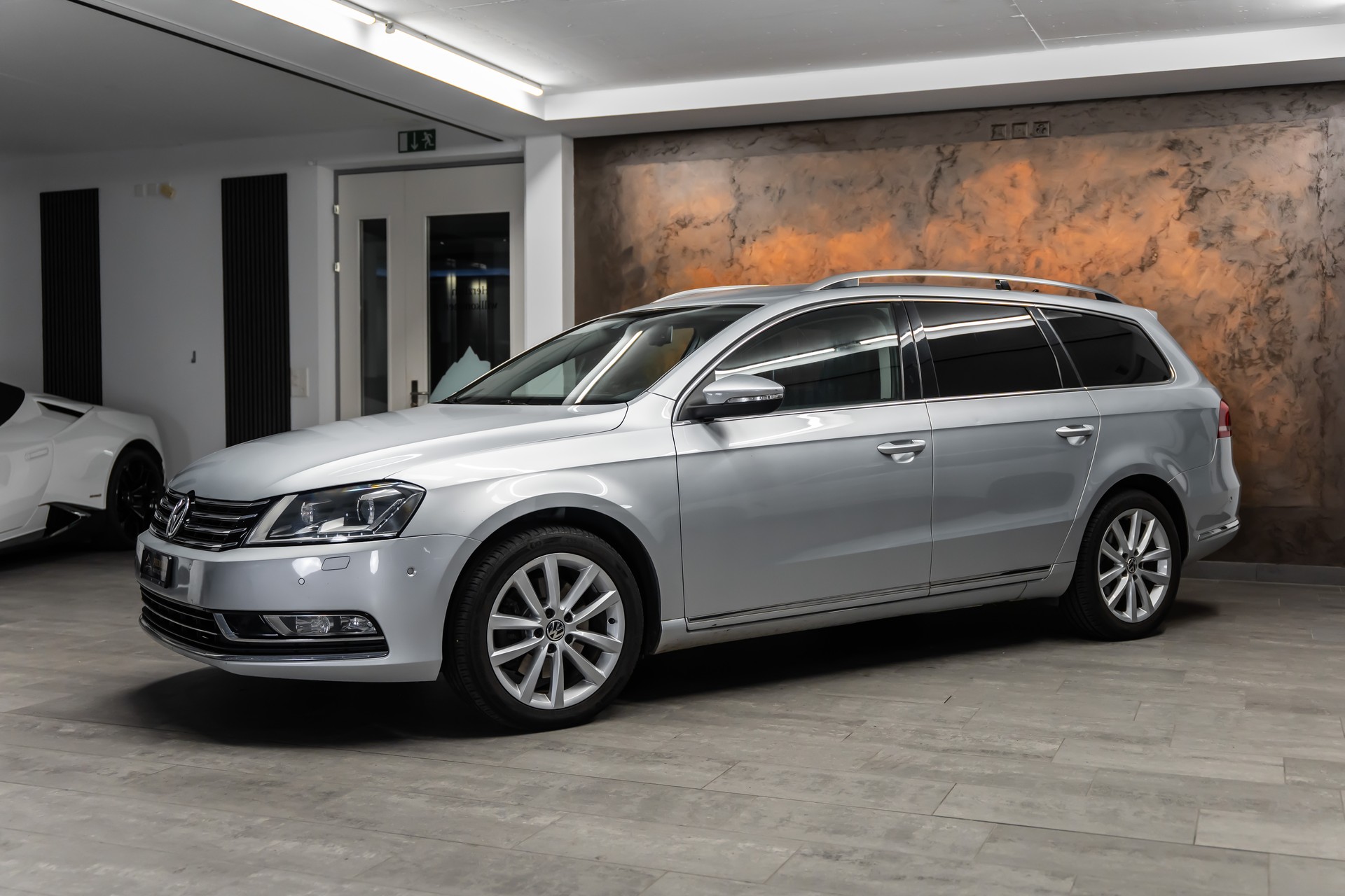 VW Passat Variant 2.0 TDI BMT Highline 4MDSG *CH-Fahrzeug*Leder/Alcantara*Rückfahrkamera*-image-2