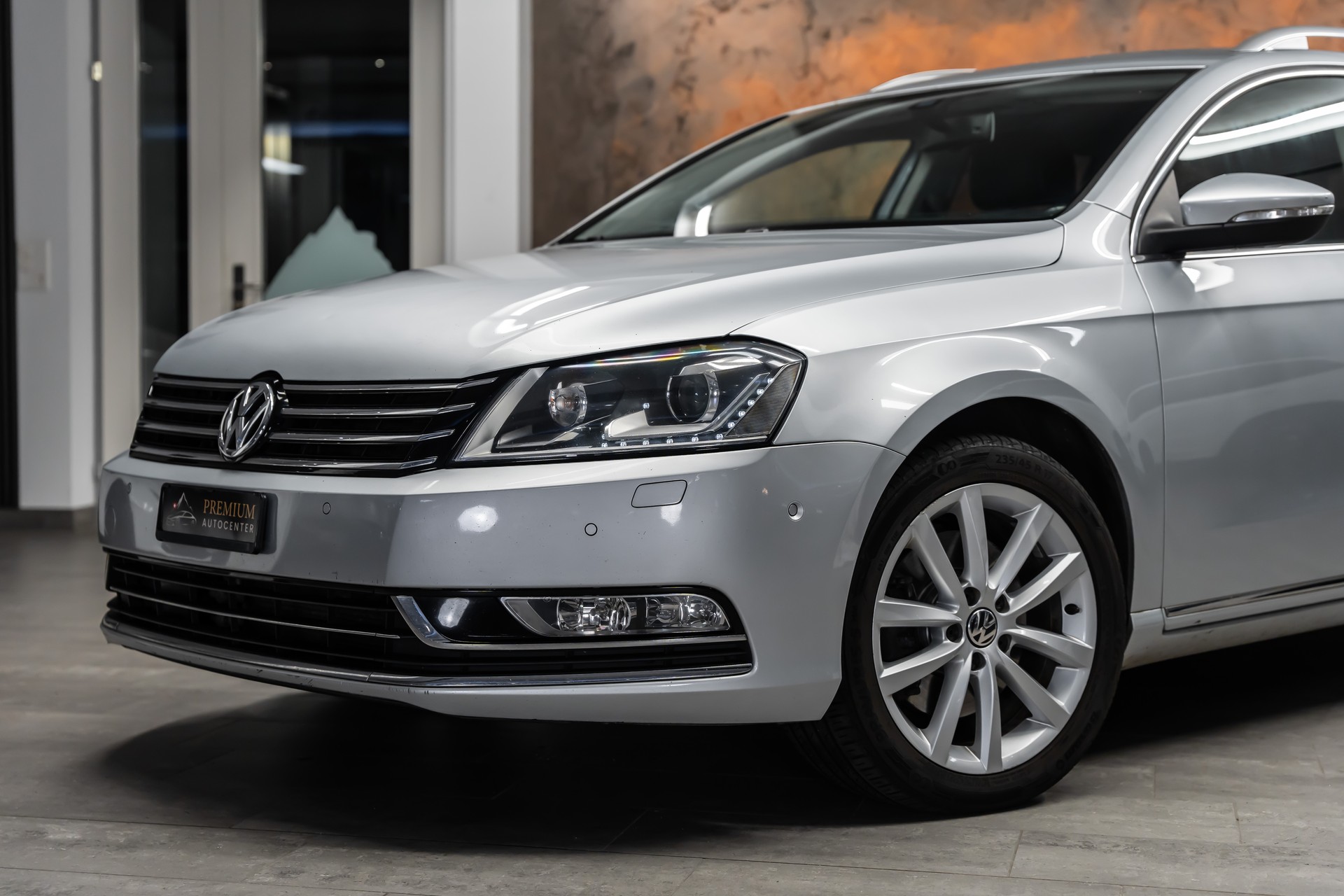 VW Passat Variant 2.0 TDI BMT Highline 4MDSG *CH-Fahrzeug*Leder/Alcantara*Rückfahrkamera*-image-1