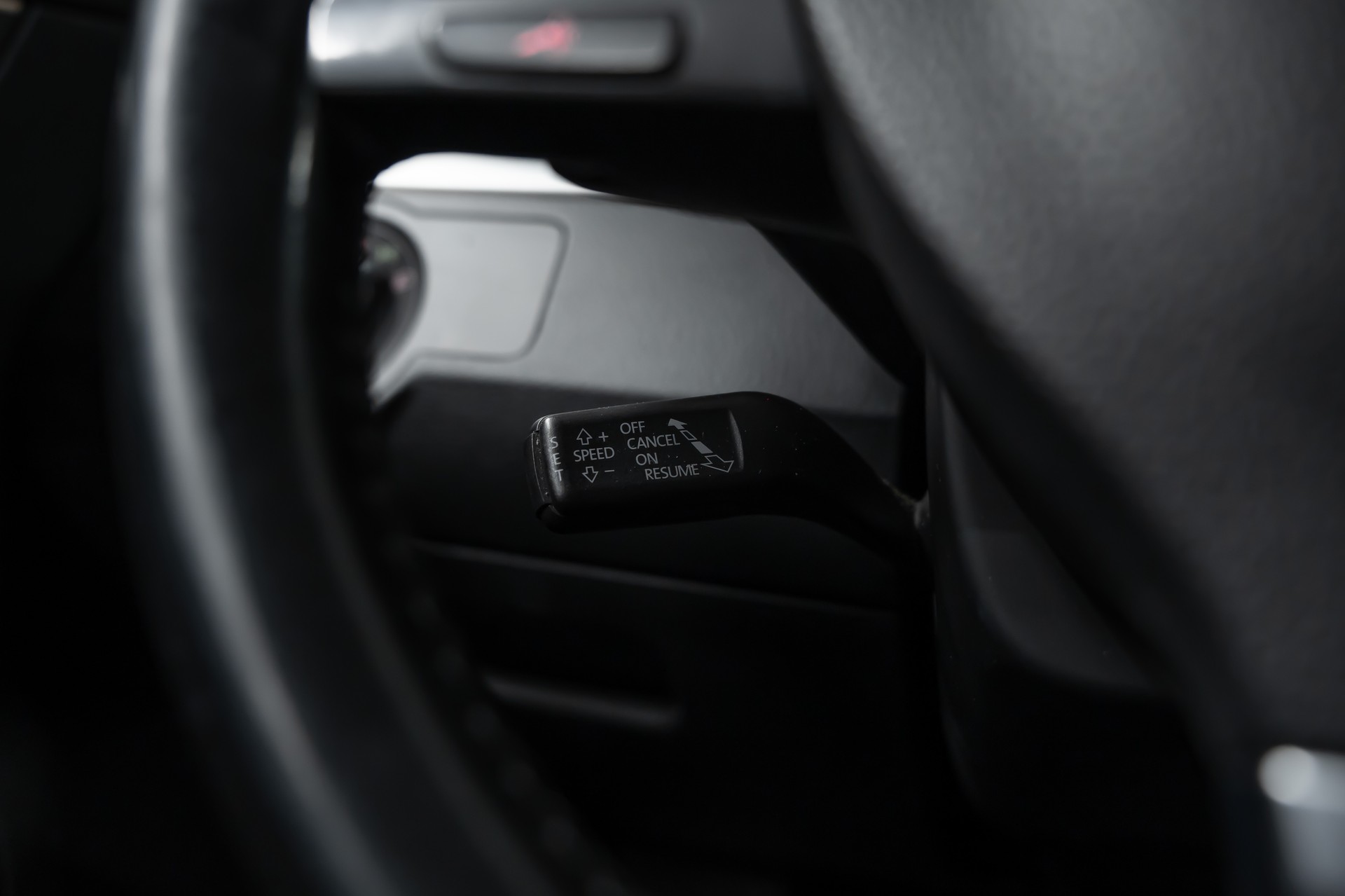 VW Passat Variant 2.0 TDI BMT Highline 4MDSG *CH-Fahrzeug*Leder/Alcantara*Rückfahrkamera*-image-17