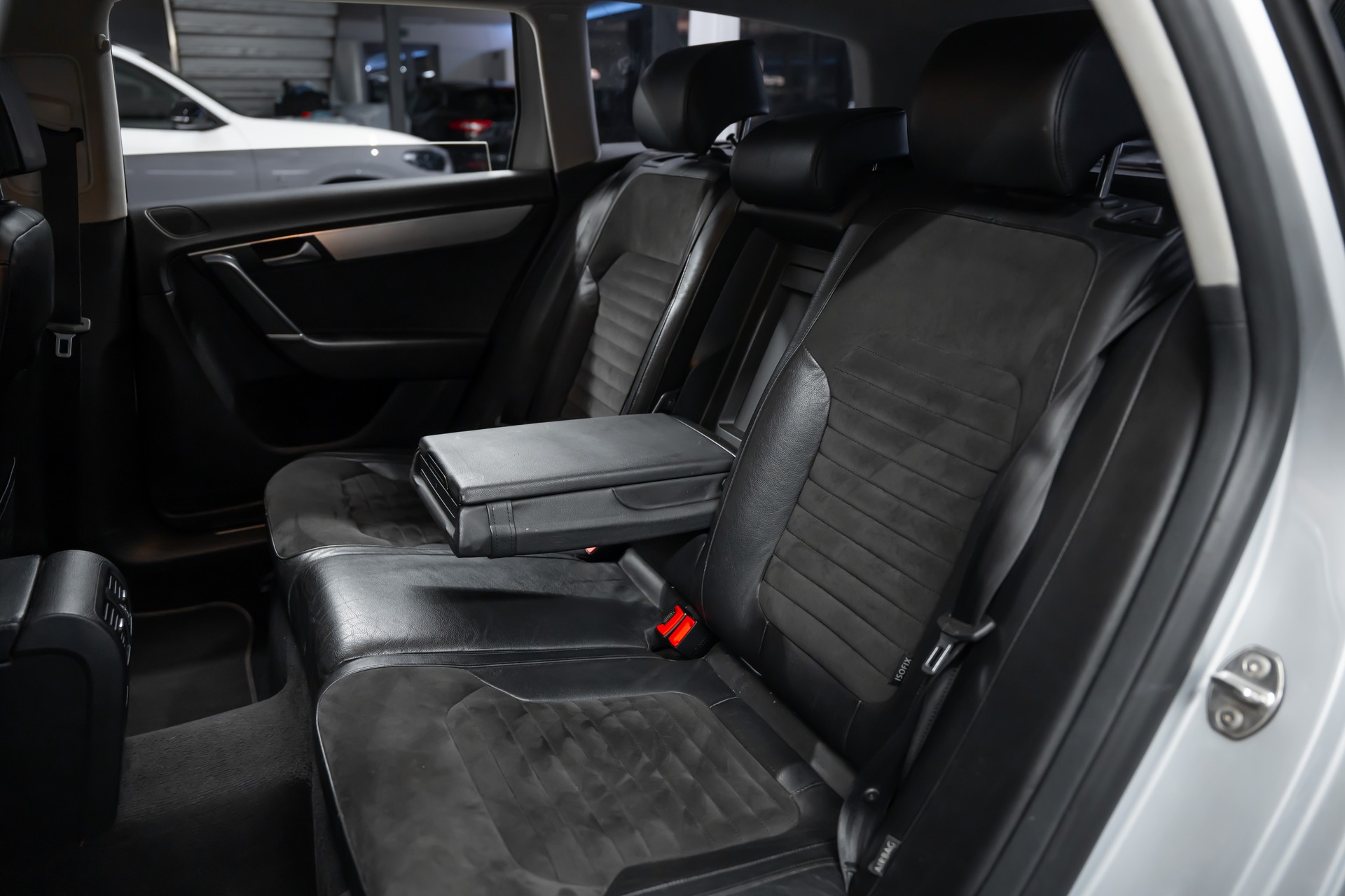 VW Passat Variant 2.0 TDI BMT Highline 4MDSG *CH-Fahrzeug*Leder/Alcantara*Rückfahrkamera*-image-13