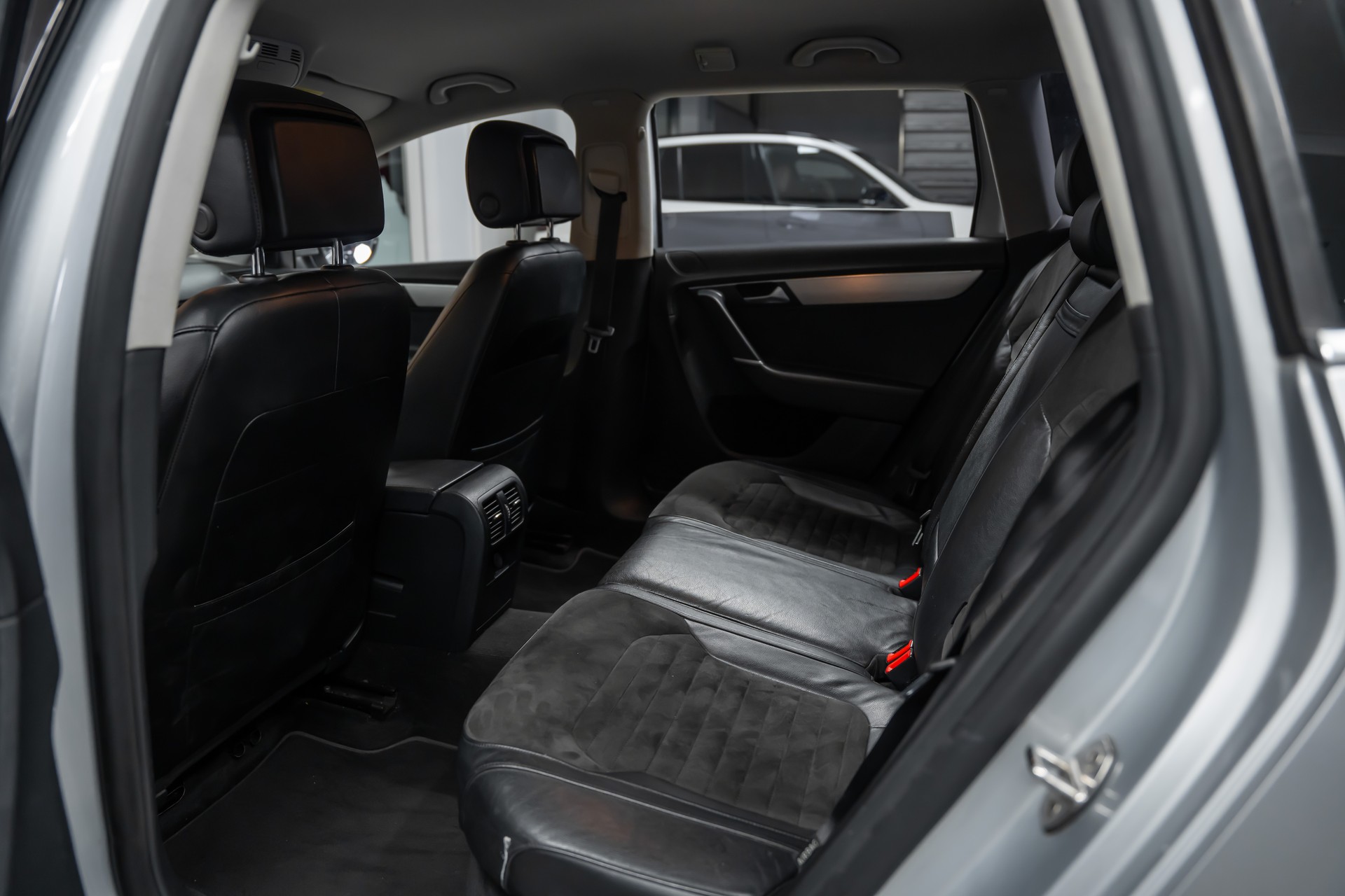 VW Passat Variant 2.0 TDI BMT Highline 4MDSG *CH-Fahrzeug*Leder/Alcantara*Rückfahrkamera*-image-12