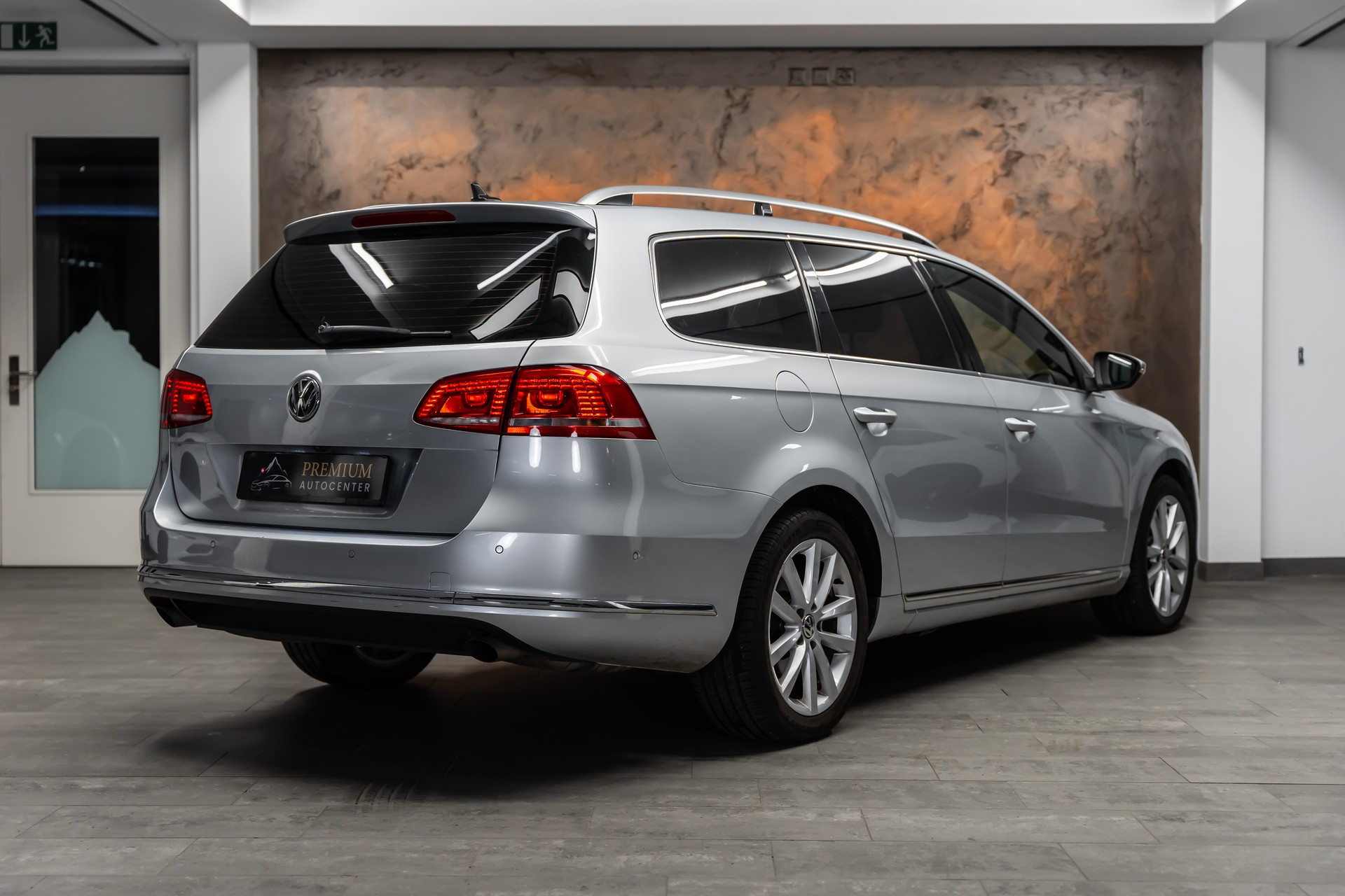 VW Passat Variant 2.0 TDI BMT Highline 4MDSG *CH-Fahrzeug*Leder/Alcantara*Rückfahrkamera*-image-6