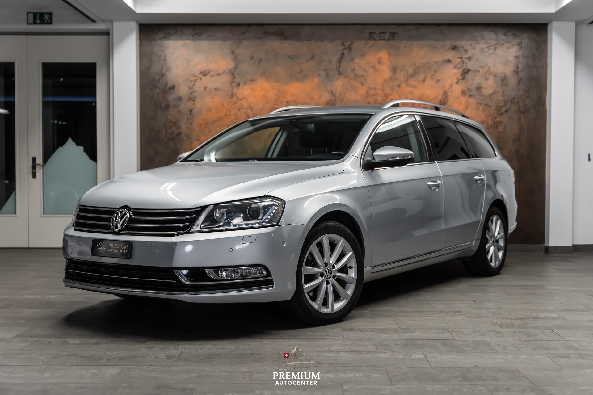 VW Passat Variant 2.0 TDI BMT Highline 4MDSG *CH-Fahrzeug*Leder/Alcantara*Rückfahrkamera*-image-0