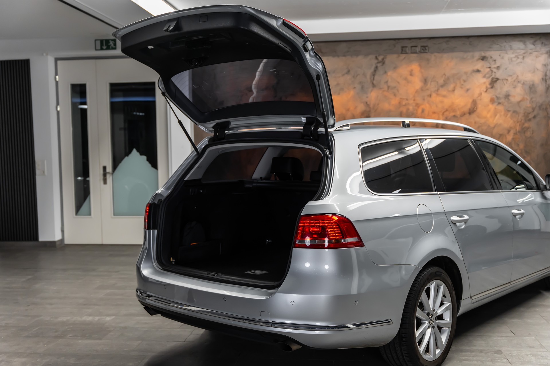 VW Passat Variant 2.0 TDI BMT Highline 4MDSG *CH-Fahrzeug*Leder/Alcantara*Rückfahrkamera*-image-8
