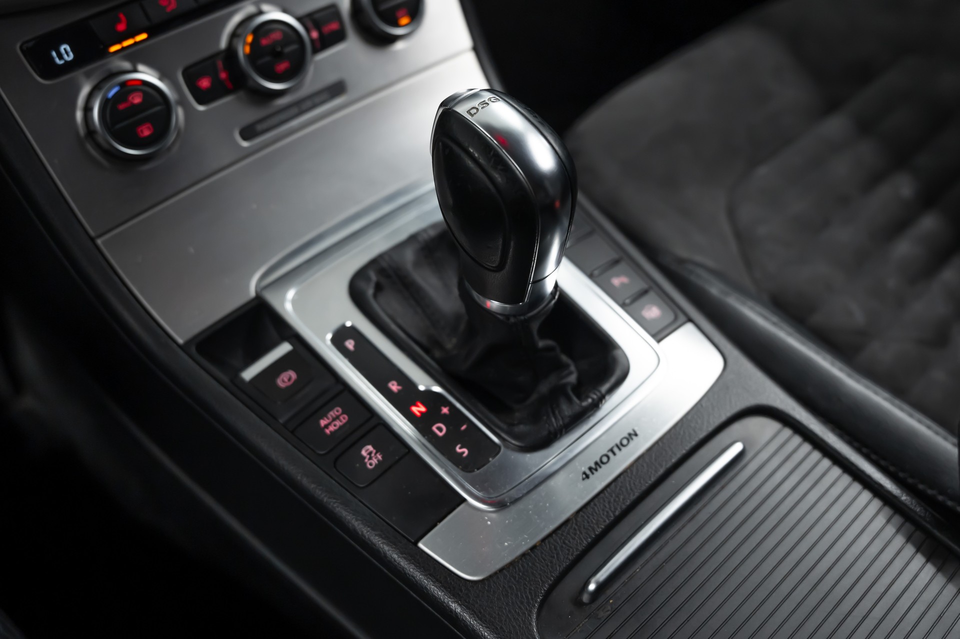 VW Passat Variant 2.0 TDI BMT Highline 4MDSG *CH-Fahrzeug*Leder/Alcantara*Rückfahrkamera*-image-24