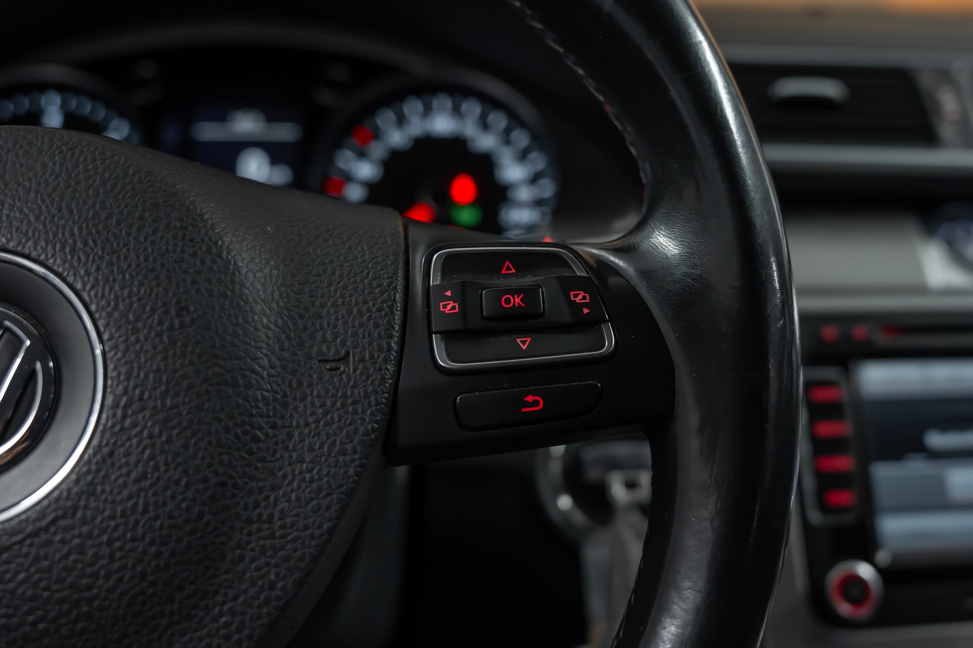 VW Passat Variant 2.0 TDI BMT Highline 4MDSG *CH-Fahrzeug*Leder/Alcantara*Rückfahrkamera*-image-19
