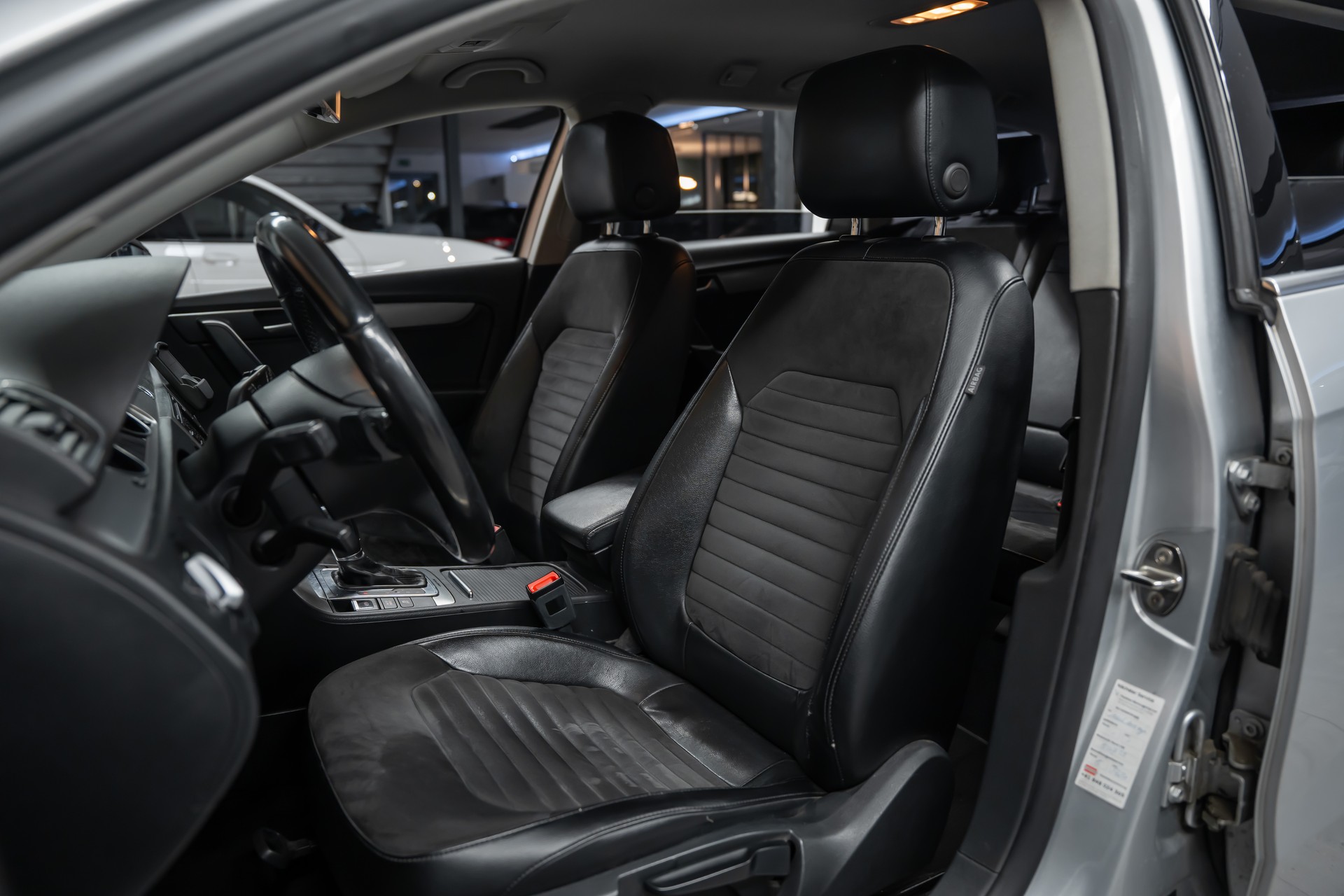 VW Passat Variant 2.0 TDI BMT Highline 4MDSG *CH-Fahrzeug*Leder/Alcantara*Rückfahrkamera*-image-11