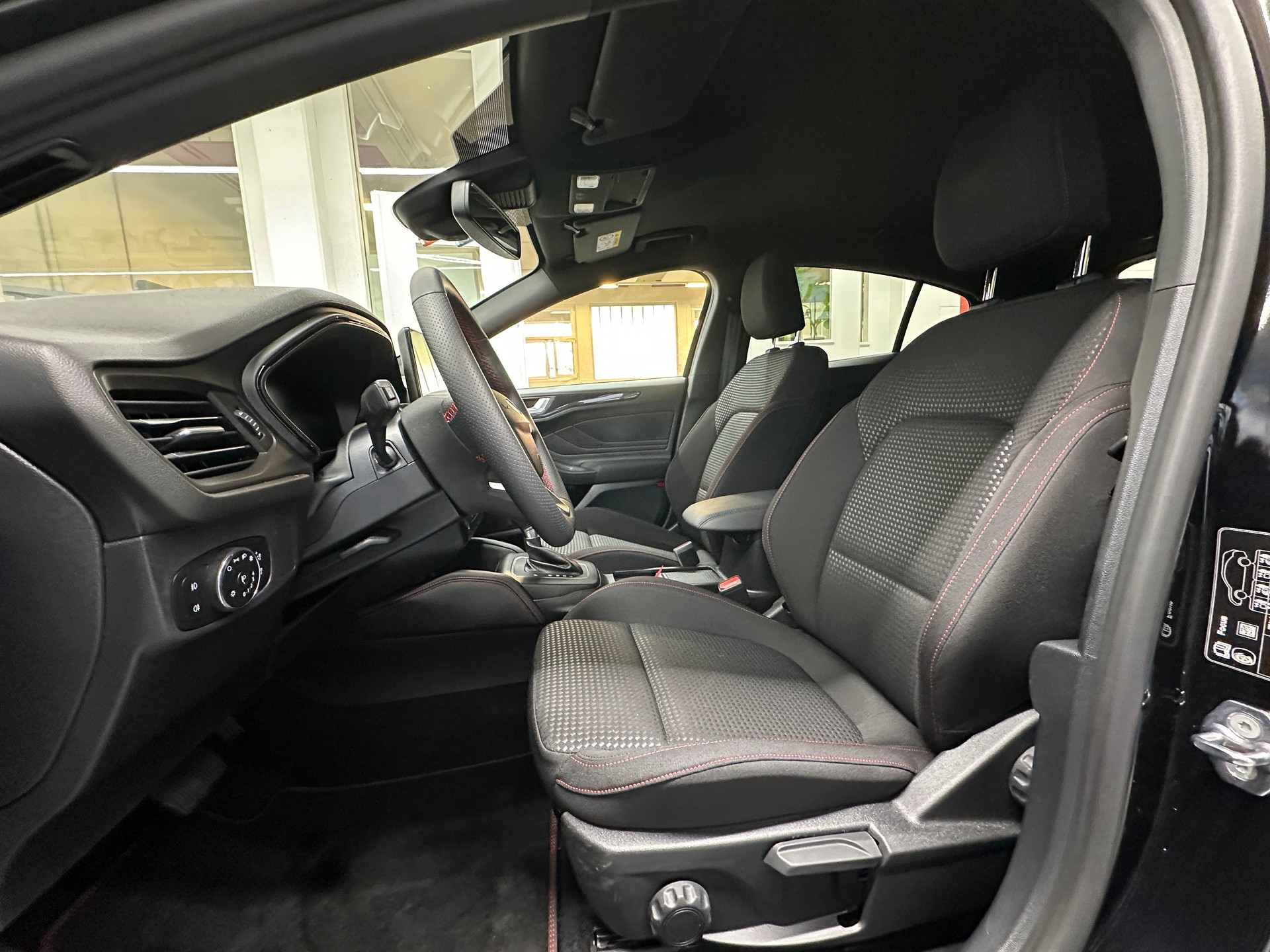 FORD Focus 1.0 MHEV ST-Line X Automat-image-7