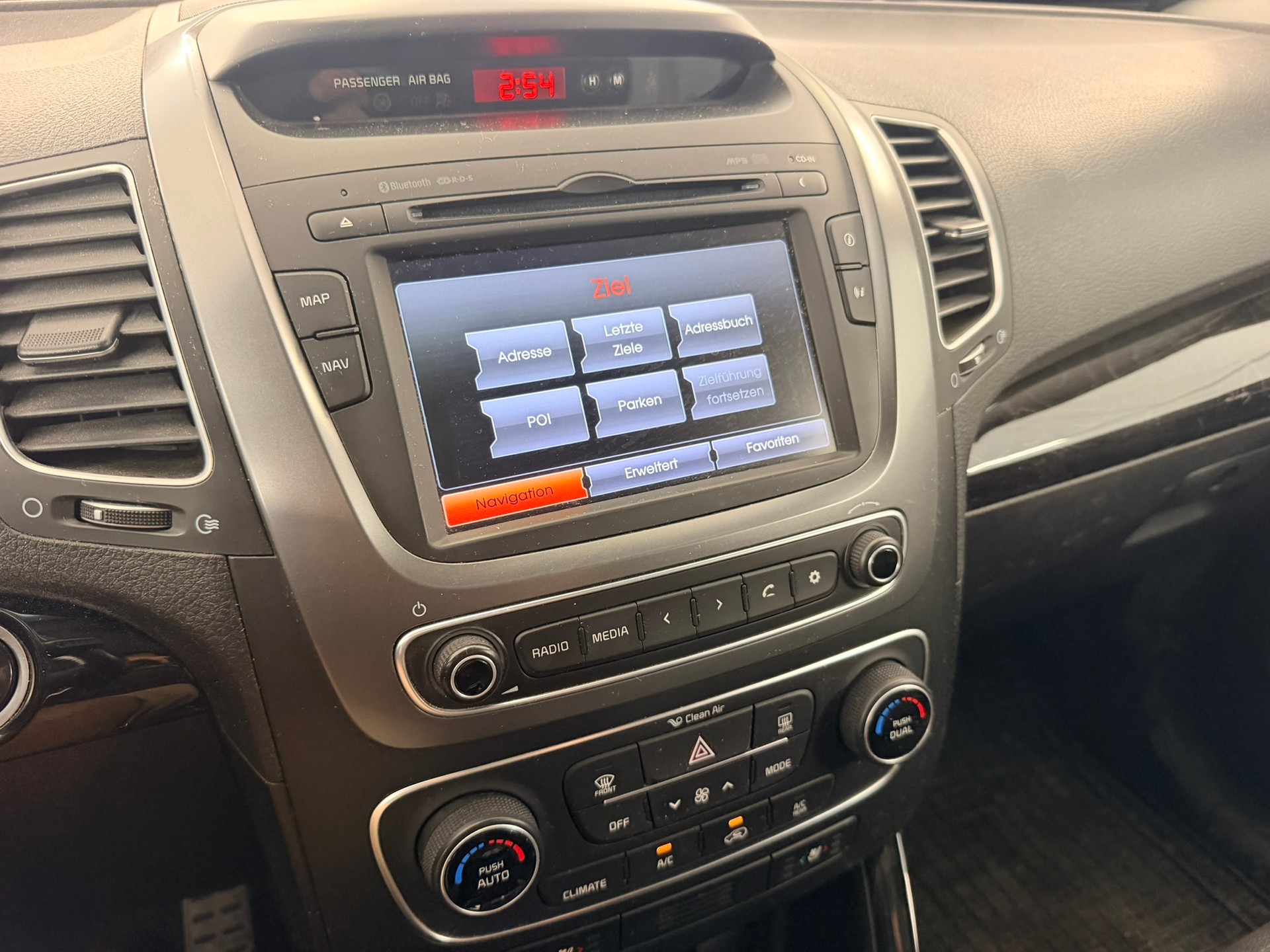 KIA Sorento 2.2 CRDI Style Automatic-image-13