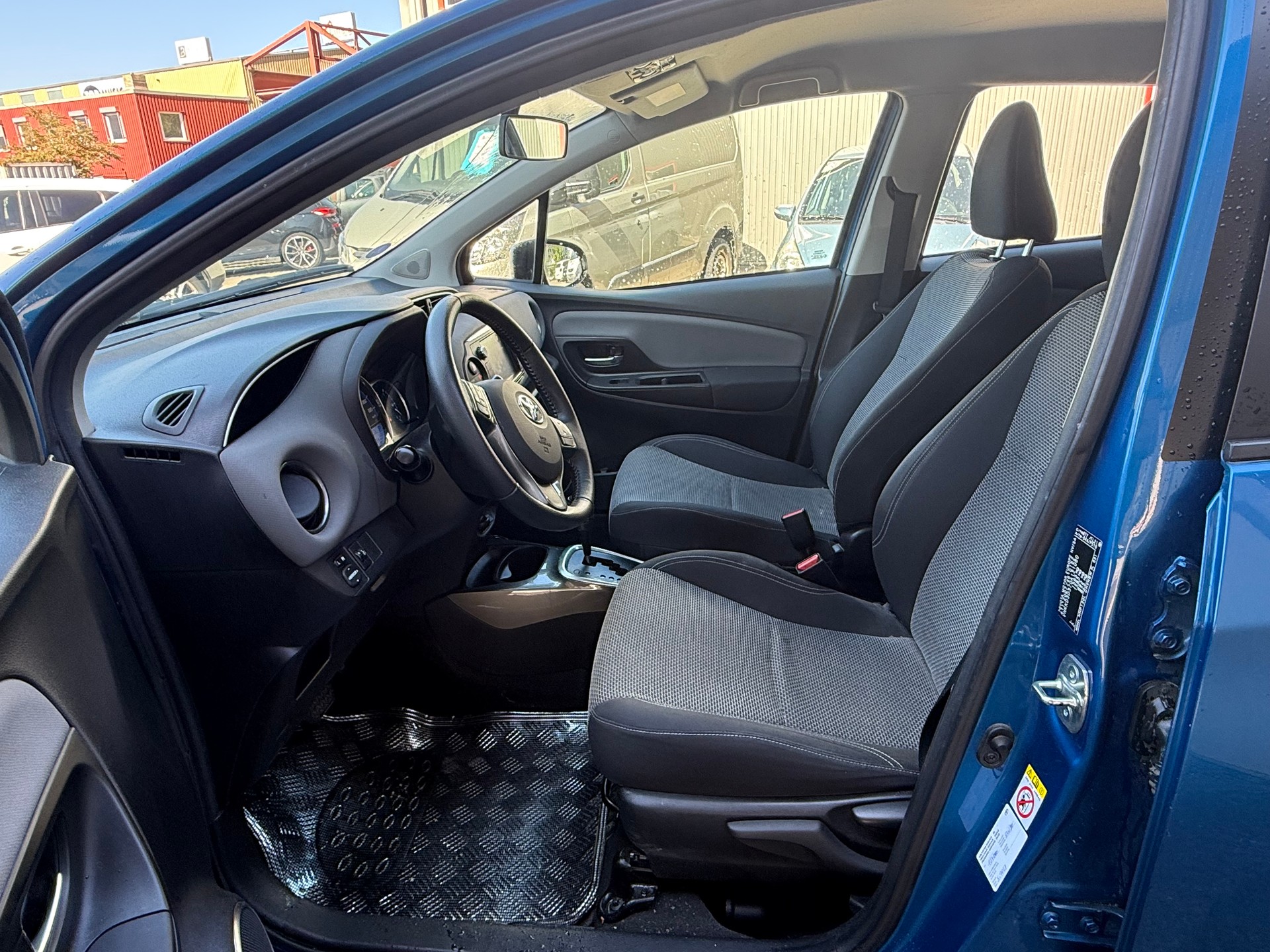TOYOTA Yaris 1.5 VVT-i Hybrid Sol Premium CVT-image-6