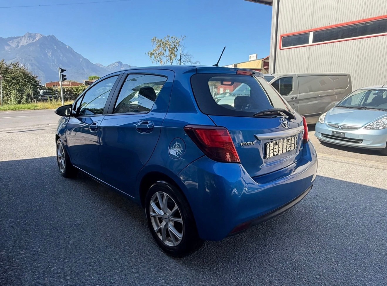 TOYOTA Yaris 1.5 VVT-i Hybrid Sol Premium CVT-image-2