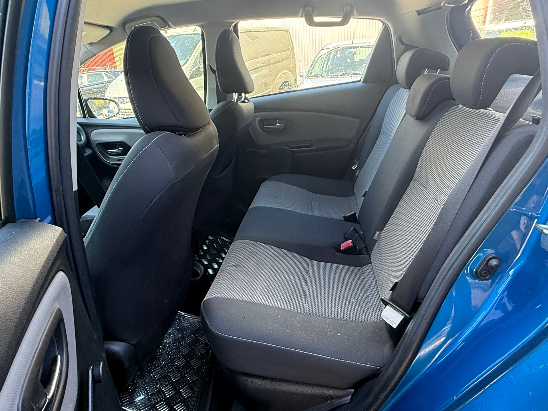 TOYOTA Yaris 1.5 VVT-i Hybrid Sol Premium CVT-image-7