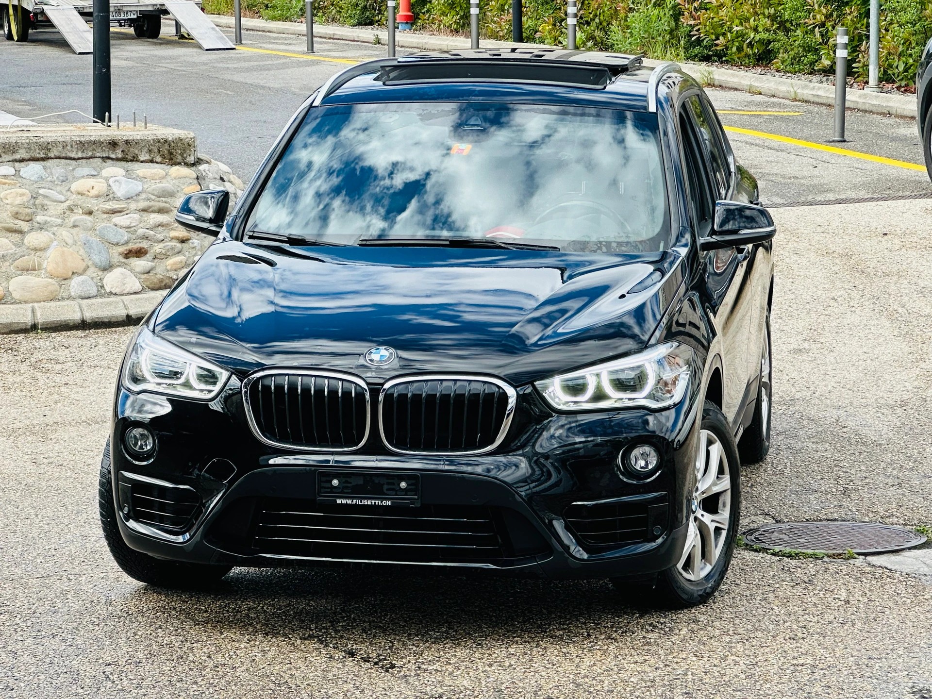 BMW X1 sDrive 18i Sport Line-image-1