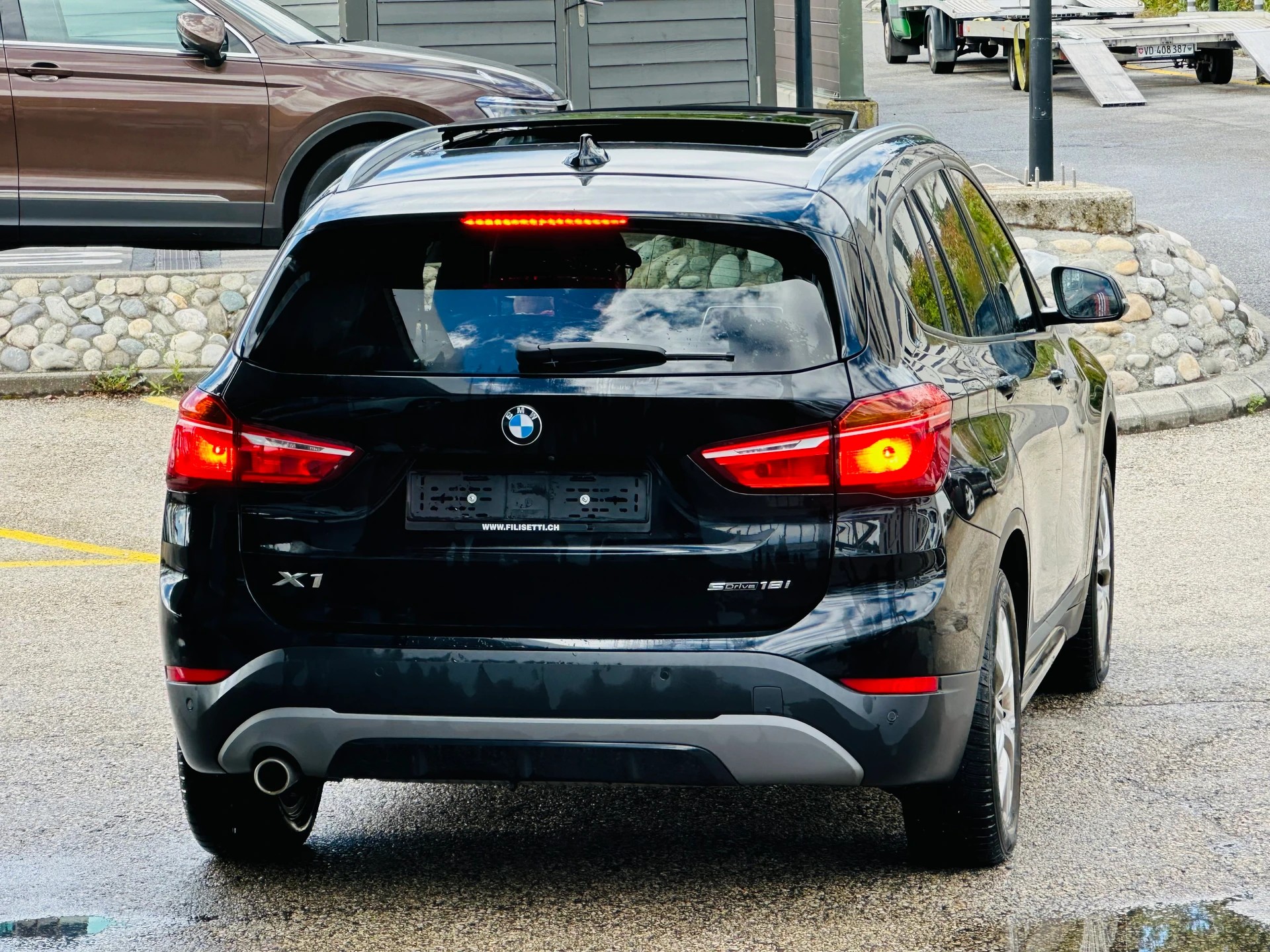 BMW X1 sDrive 18i Sport Line-image-6